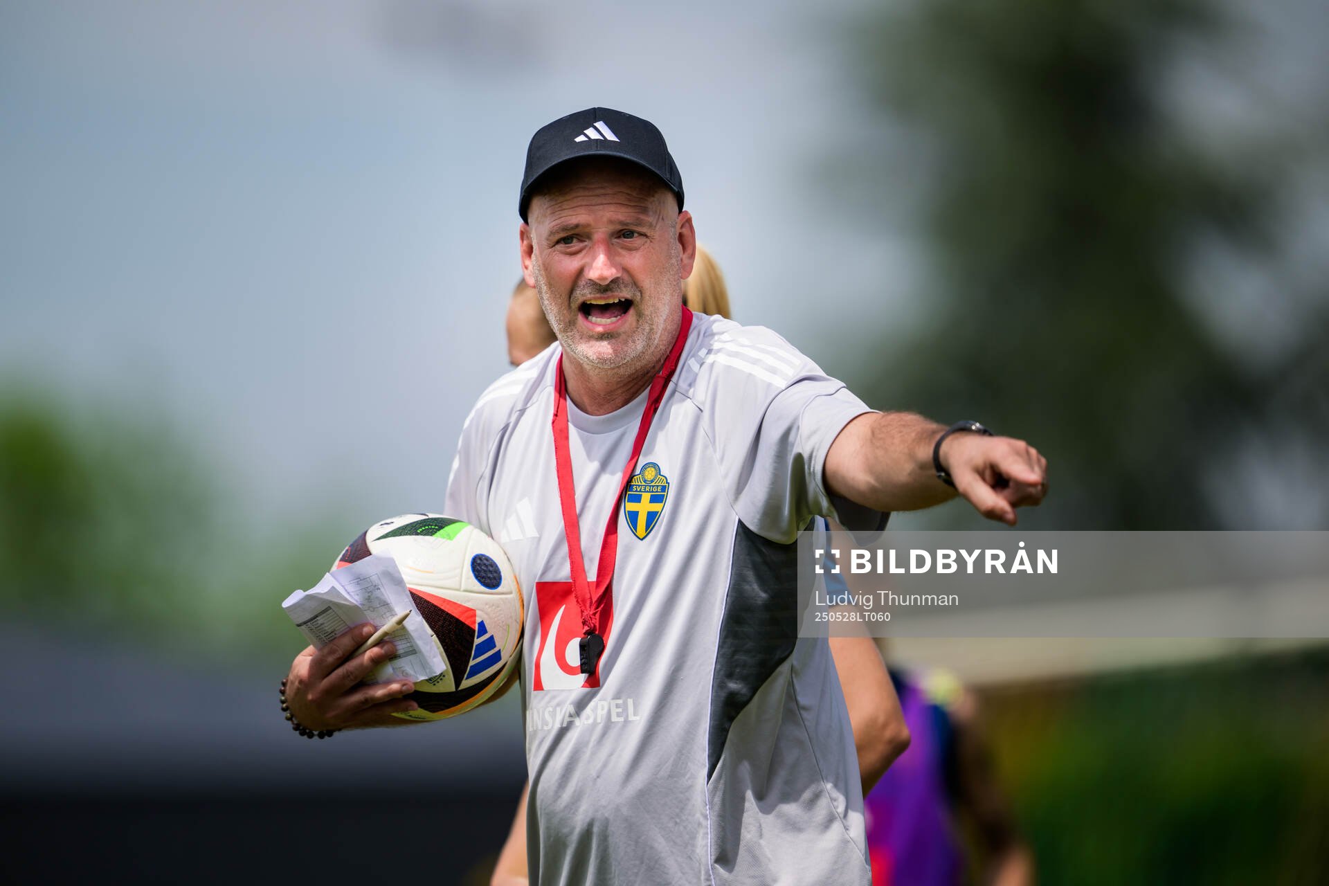Assistant coach Magnus Wikman of the Swedish women’s national football team during a training session on May 28, 2025 in Fidenza. 
