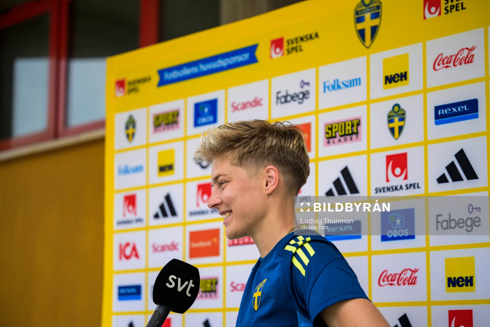 Lina Hurtig of the Swedish women’s national football team is interviewed by the media after a training session on May 28, 2025 in Fidenza. 