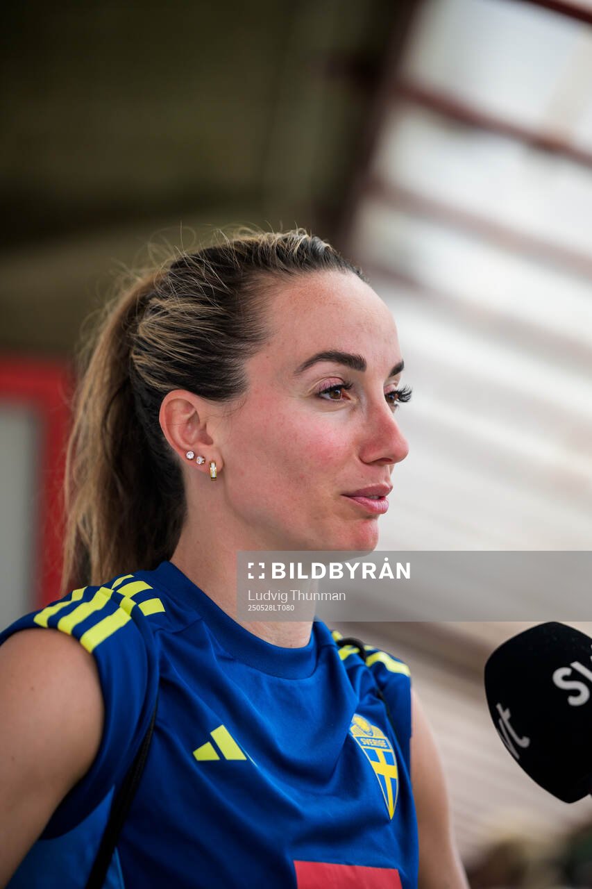 Kosovare Asllani of the Swedish women’s national football team is interviewed by the media after a training session on May 28, 2025 in Fidenza. 