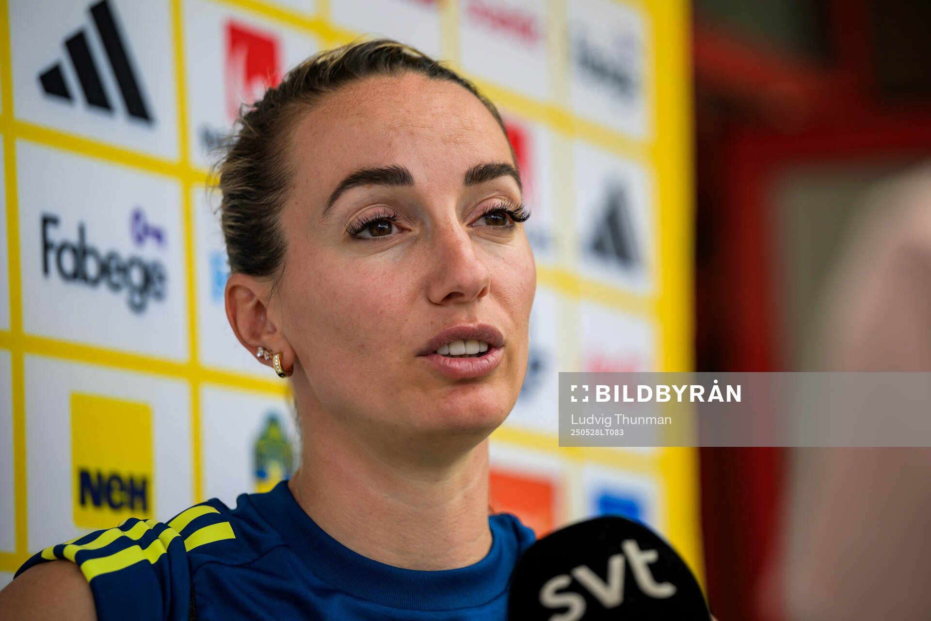 Kosovare Asllani of the Swedish women’s national football team is interviewed by the media after a training session on May 28, 2025 in Fidenza. 