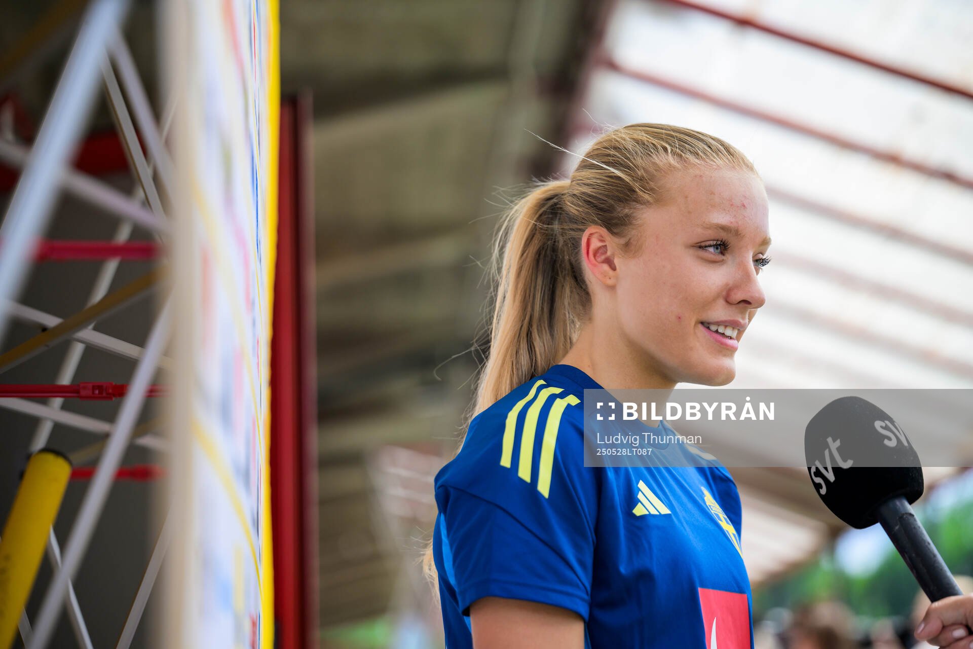 Smilla Holmberg of the Swedish women’s national football team is interviewed by the media after a training session on May 28, 2025 in Fidenza. 