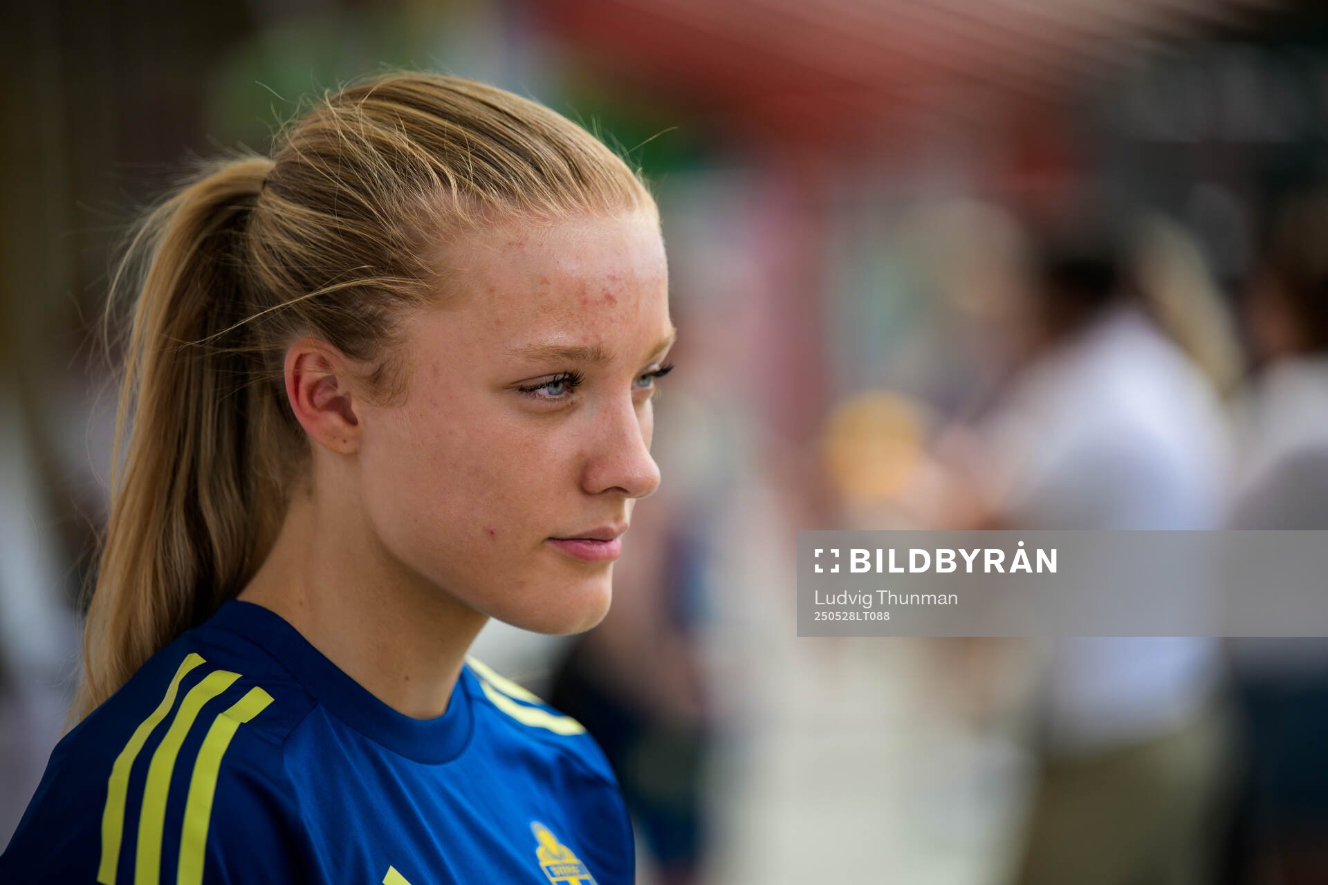 Smilla Holmberg of the Swedish women’s national football team is interviewed by the media after a training session on May 28, 2025 in Fidenza. 
