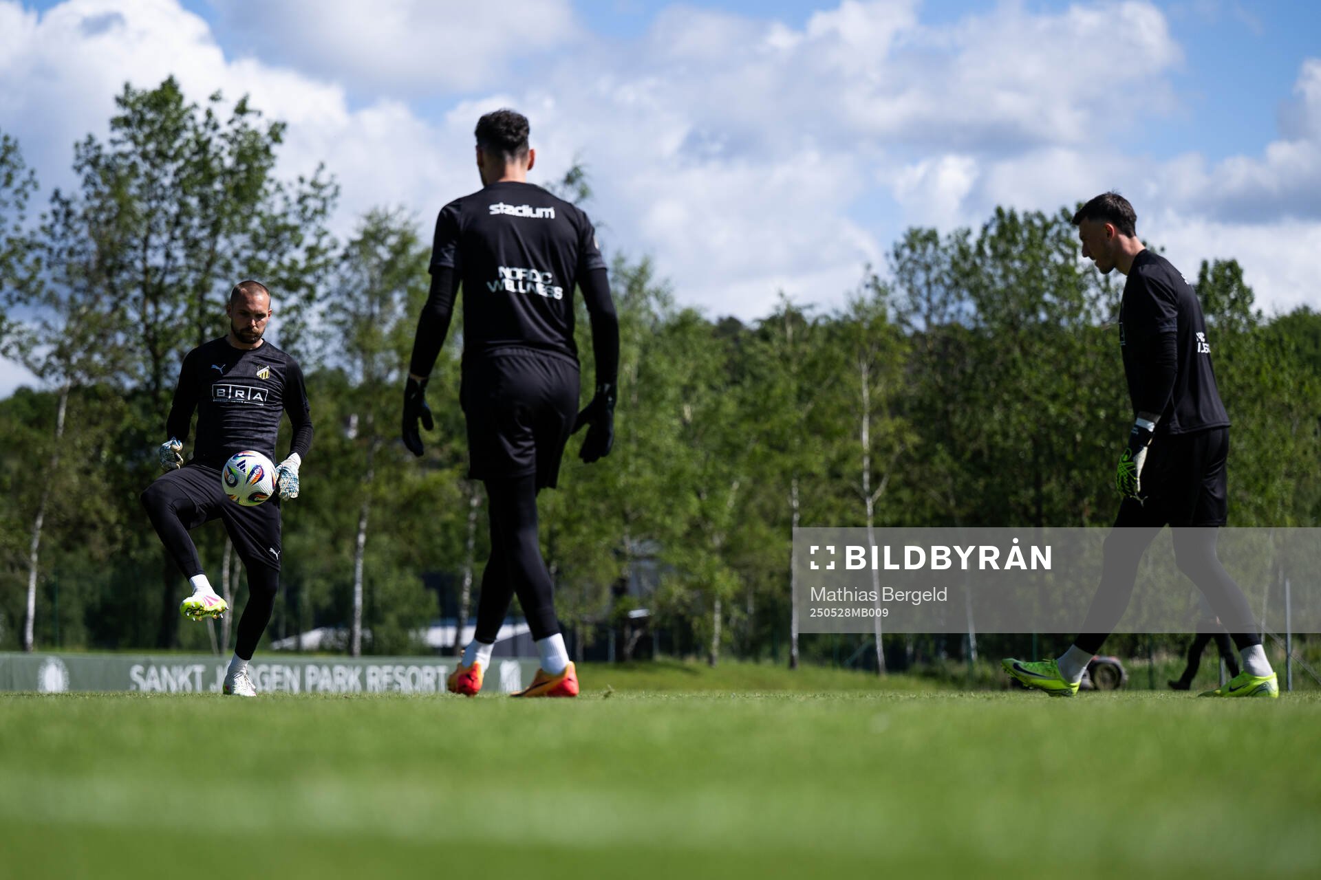 Häckens målvakt Oscar Jansson och målvakt Etrit Berisha under en träning inför finalen i Svenska Cupen den 28 maj 2025 i Göteborg.