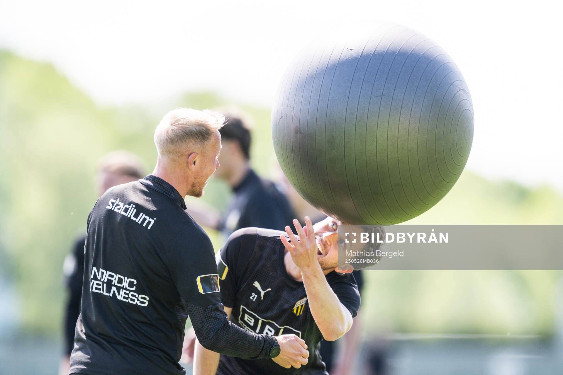 Häckens Mikkel Rygaard Jensen och Adam Lundkvist under en träning inför finalen i Svenska Cupen den 28 maj 2025 i Göteborg.