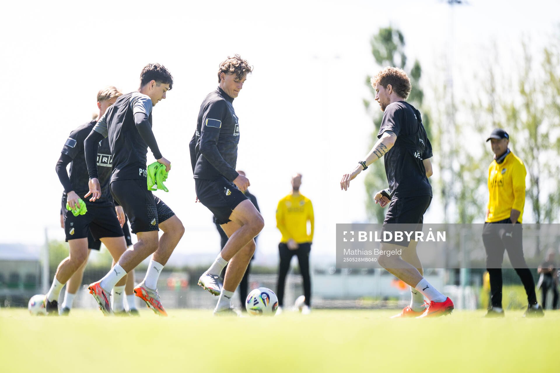Häckens Silas Andersen och Simon Gustafson under en träning inför finalen i Svenska Cupen den 28 maj 2025 i Göteborg.