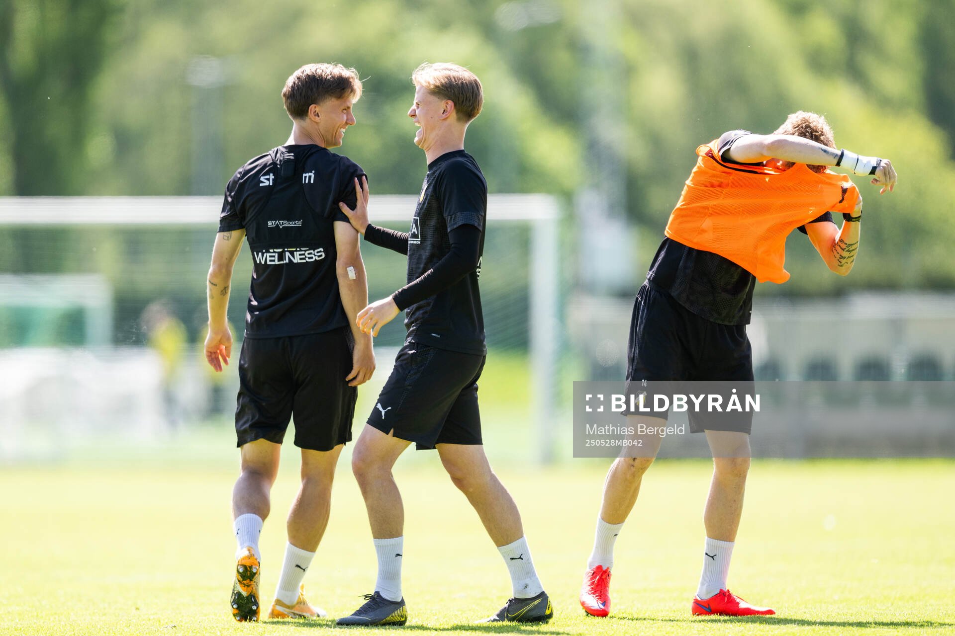 Häckens Samuel Leach Holm och Ben Engdahl under en träning inför finalen i Svenska Cupen den 28 maj 2025 i Göteborg.