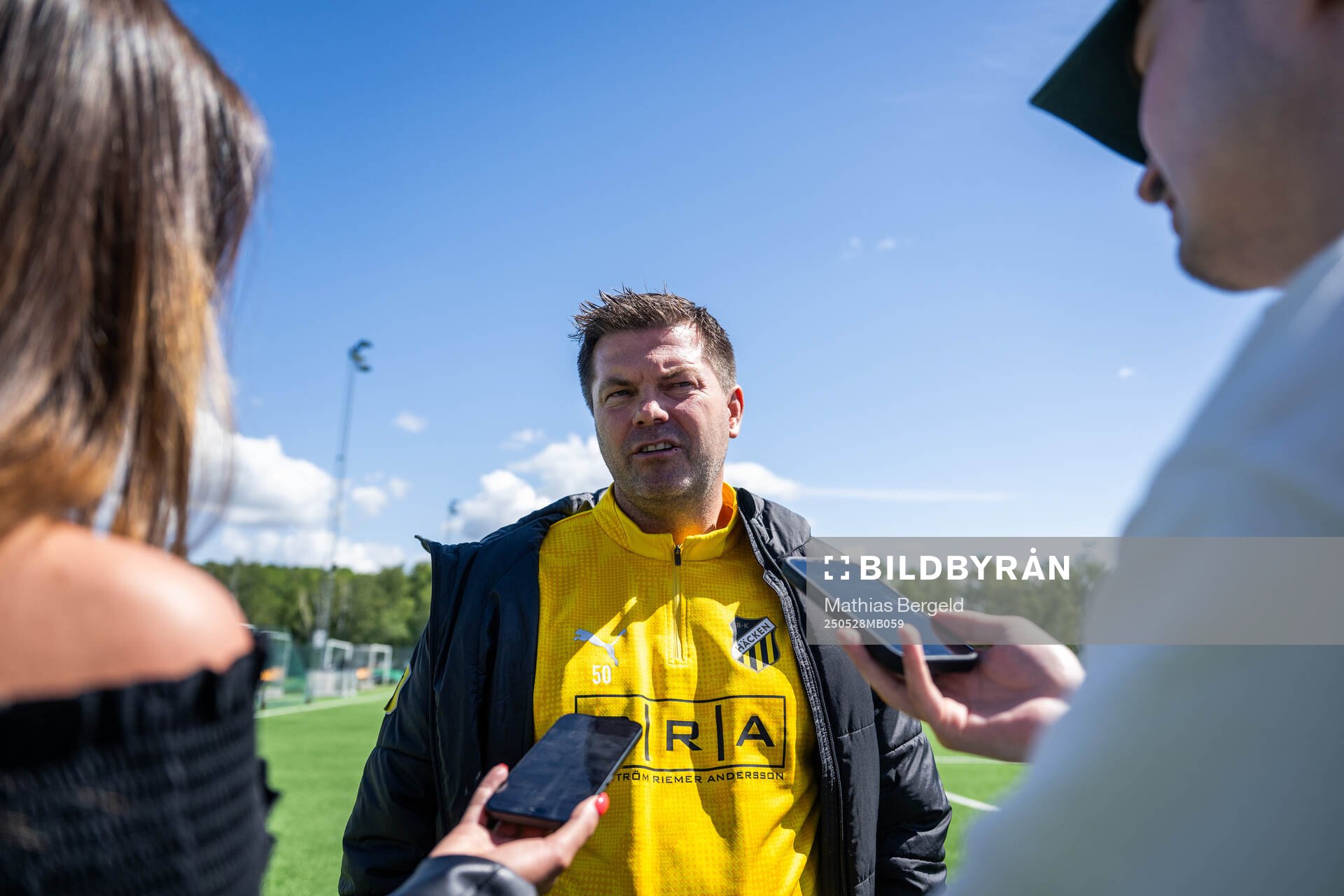 Häckens tränare Jens Gustafsson intervjuas under en pressträff inför finalen i Svenska Cupen den 28 maj 2025 i Göteborg.
