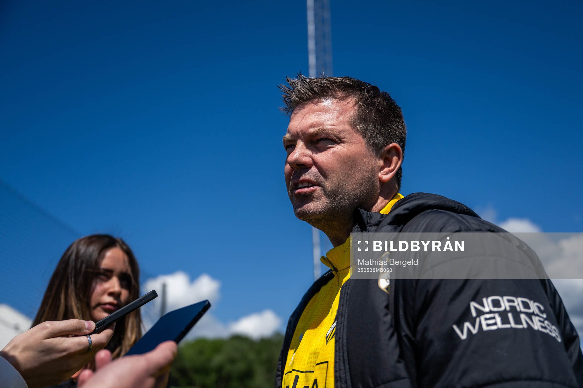 Häckens tränare Jens Gustafsson intervjuas under en pressträff inför finalen i Svenska Cupen den 28 maj 2025 i Göteborg.