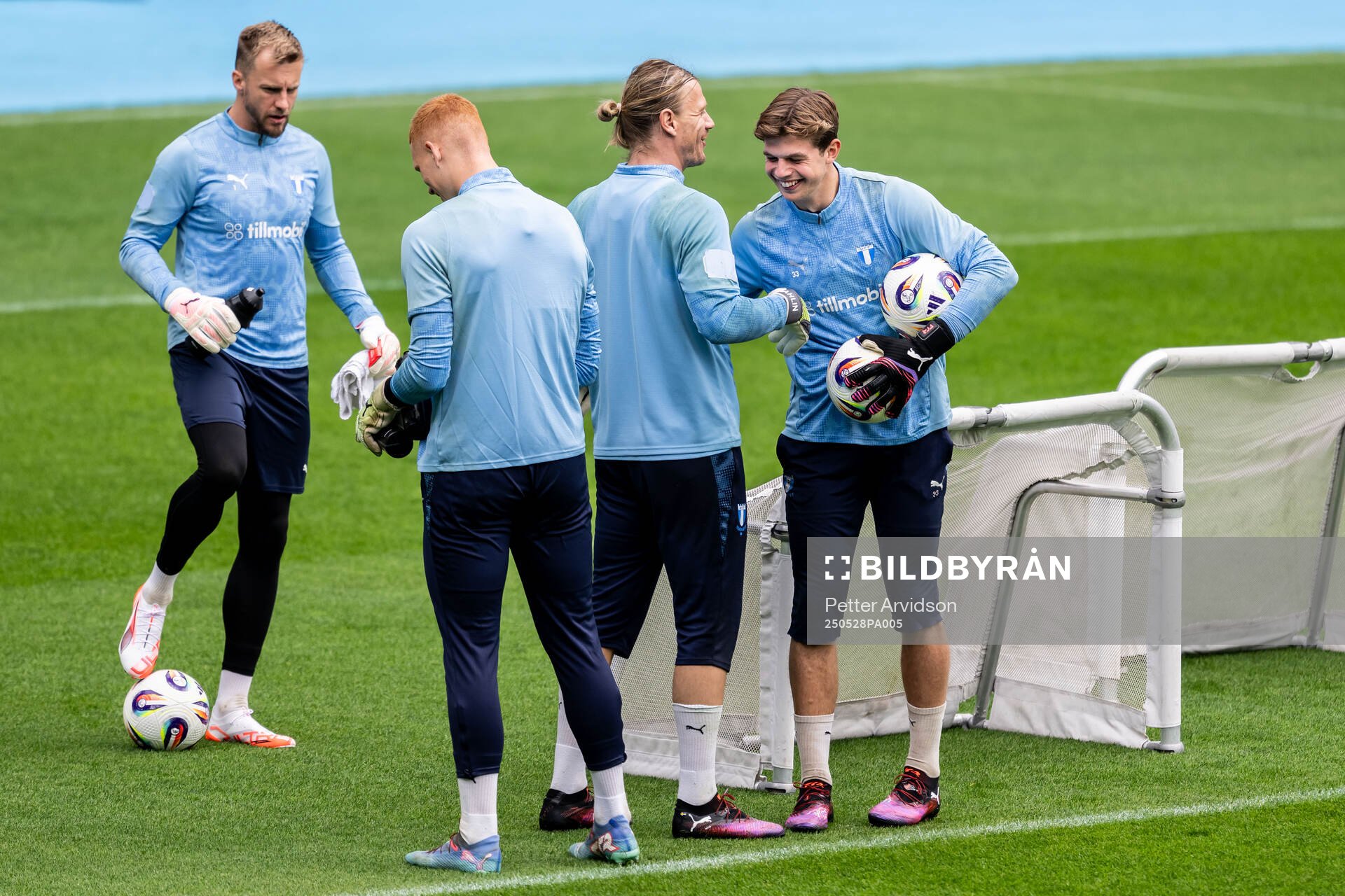Malmö FFs målvakt Ricardo Friedrich, målvakt Joakim Persson, målvakt Johan Dahlin och målvakt Melker Ellborg under en träning inför finalen i Svenska Cupen den 28 maj 2025 i Malmö.
