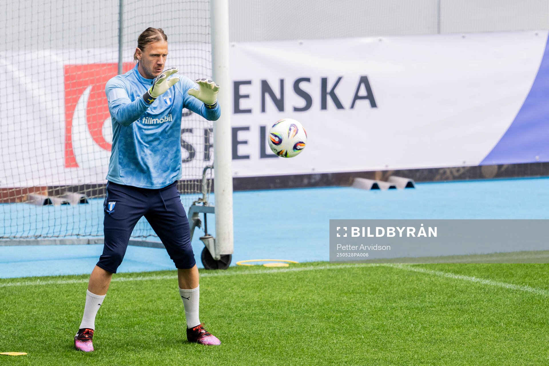 Malmö FFs målvakt Johan Dahlin under en träning inför finalen i Svenska Cupen den 28 maj 2025 i Malmö. 