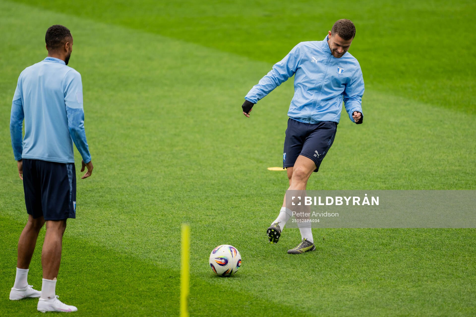 Malmö FFs Isaac Kiese Thelin och Gabriel Busanello