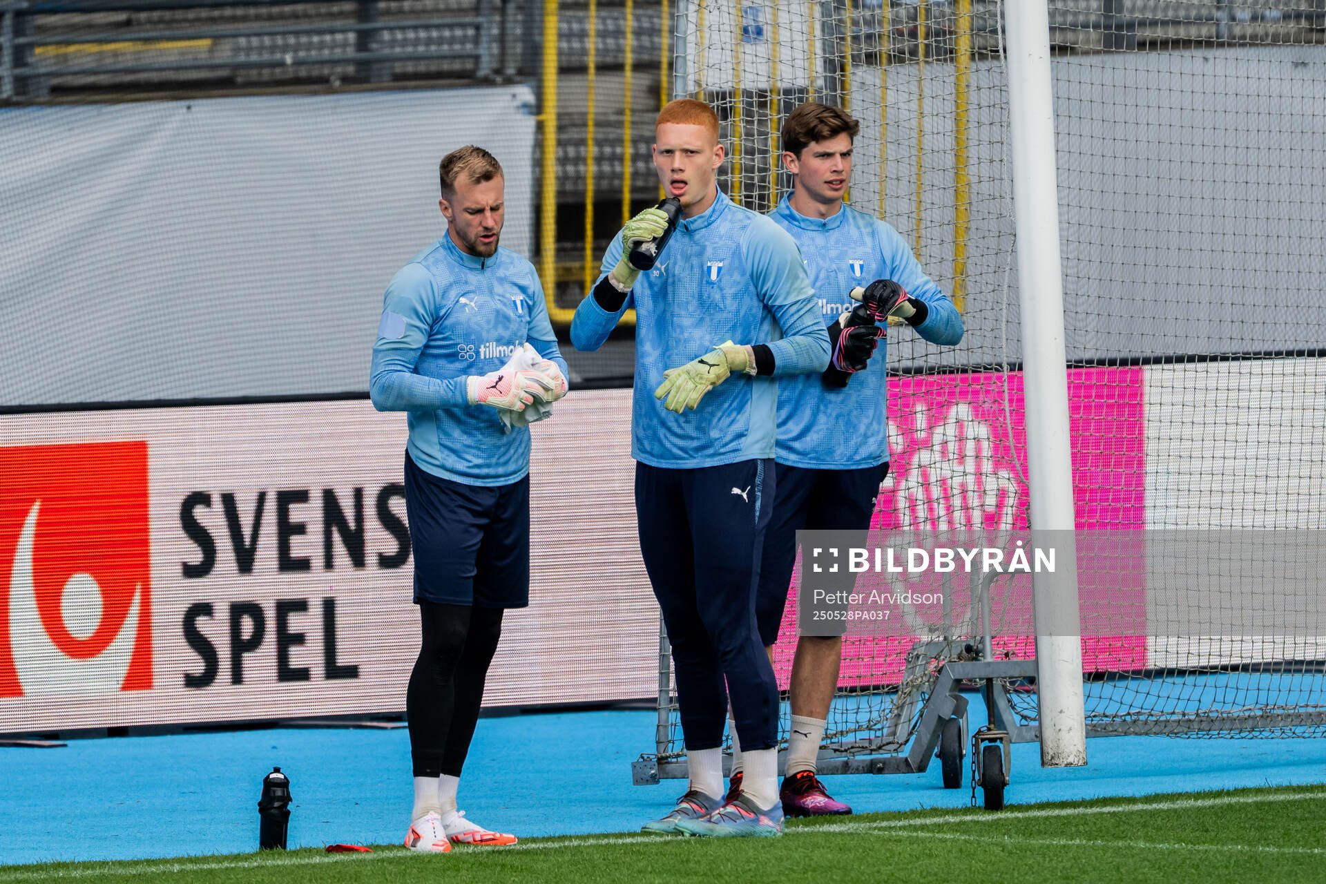 Malmö FFs målvakt Ricardo Friedrich, målvakt Joakim Persson och målvakt Melker Ellborg under en träning inför finalen i Svenska Cupen den 28 maj 2025 i Malmö.