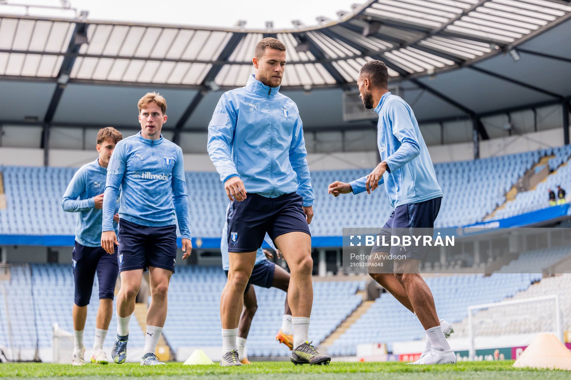 Malmö FFs Johan Karlsson och Gabriel Busanello under en träning inför finalen i Svenska Cupen den 28 maj 2025 i Malmö. 