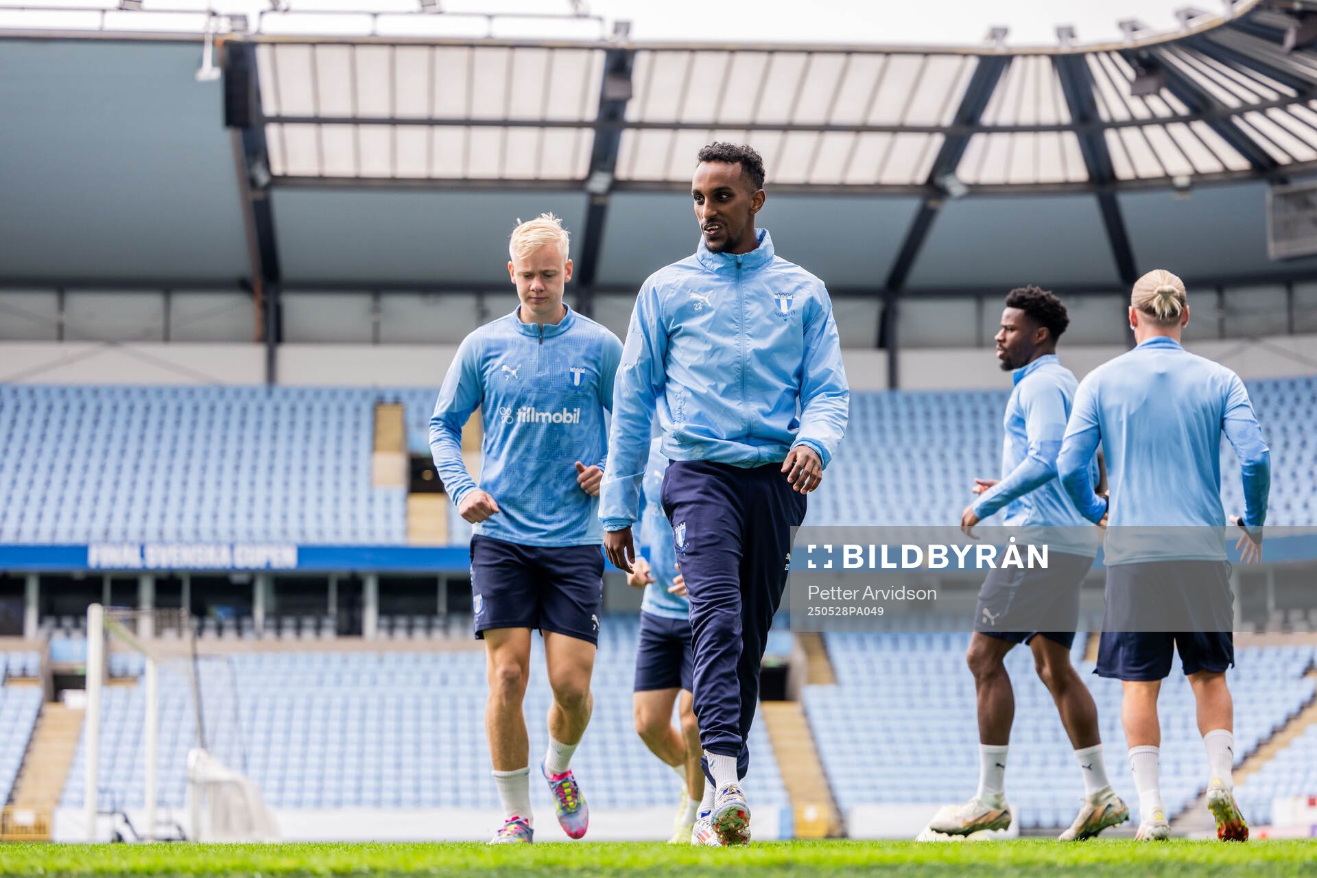 Malmö FFs Otto Rosengren och Taha Ali under en träning inför finalen i Svenska Cupen den 28 maj 2025 i Malmö. 