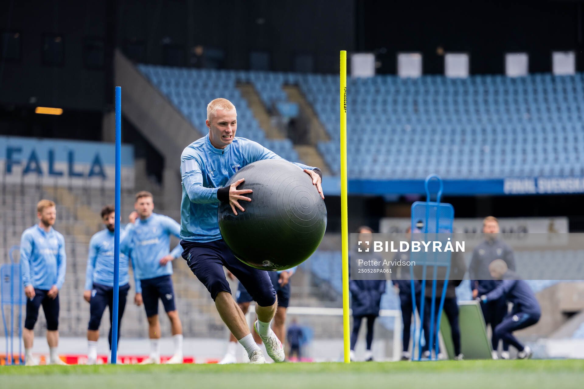 Malmö FFs Daniel Gudjohnsen under en träning inför finalen i Svenska Cupen den 28 maj 2025 i Malmö. 