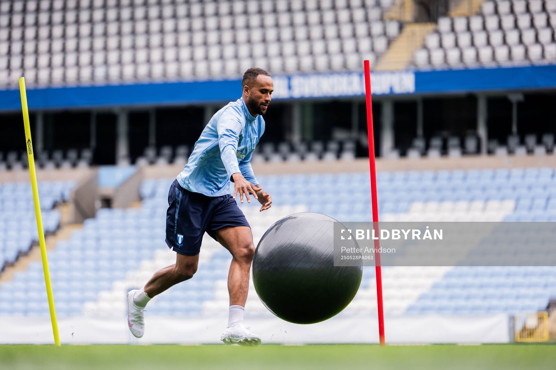 Malmö FFs Isaac Kiese Thelin under en träning inför finalen i Svenska Cupen den 28 maj 2025 i Malmö. 