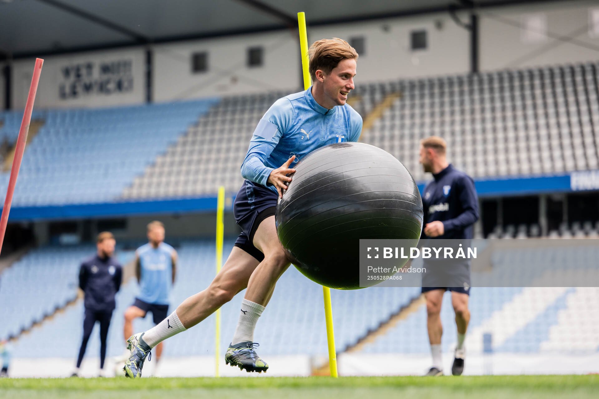 Malmö FFs Johan Karlsson under en träning inför finalen i Svenska Cupen den 28 maj 2025 i Malmö. 