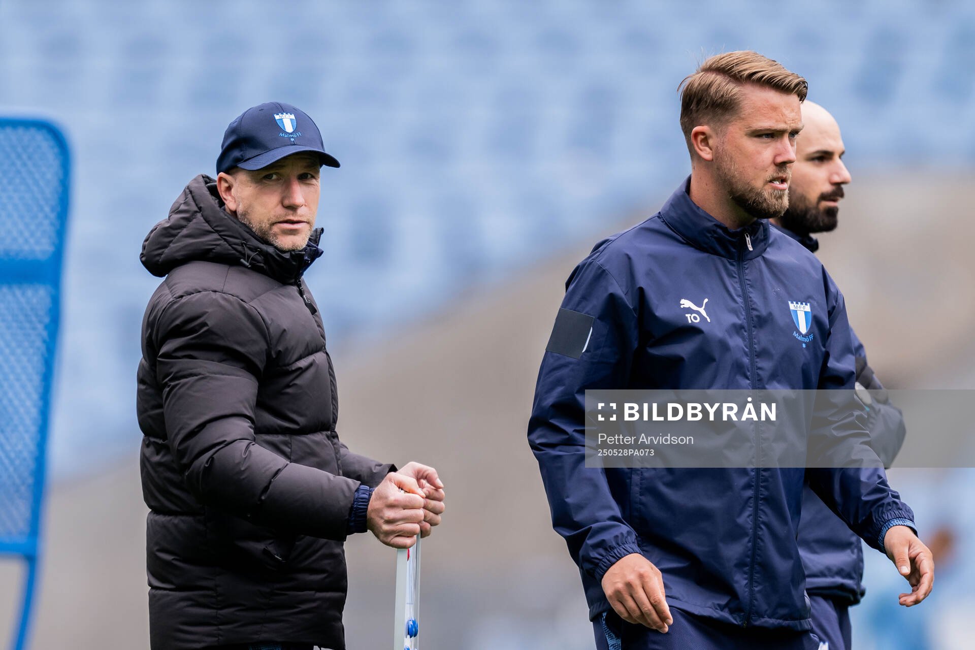 Malmö FFs tränare Henrik Rydström och assisterande tränare Theodor Olsson under en träning inför finalen i Svenska Cupen den 28 maj 2025 i Malmö.