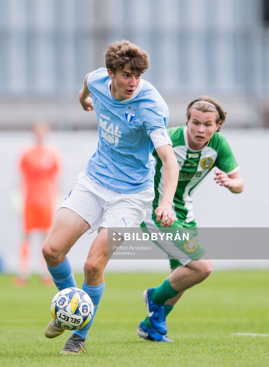 Malmö FFs Finlay Neat och Hammarbys Gustav Andrén under finalen i P19 Ligacupen mellan Malmö FF och Hammarby den 28 maj 2025 i Malmö.