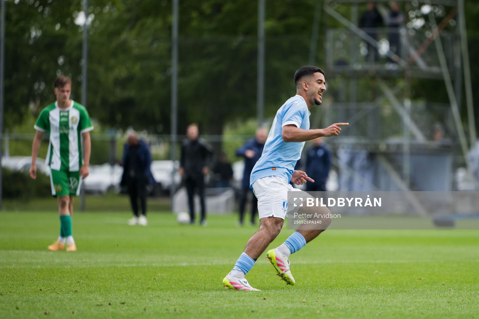 Malmö FFs Zakaria Loukili jublar efter 1-0 under finalen i P19 Ligacupen mellan Malmö FF och Hammarby den 28 maj 2025 i Malmö. 