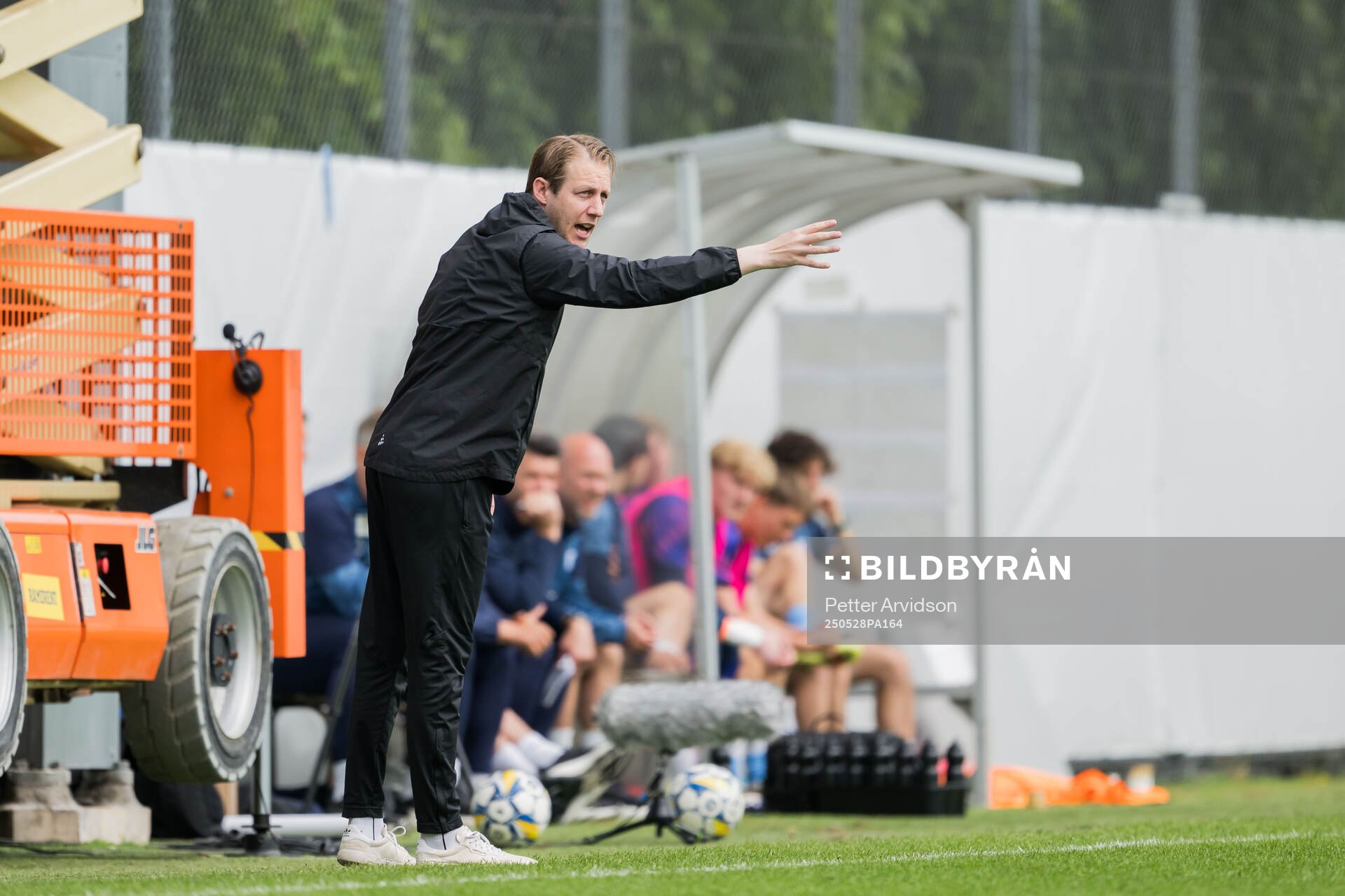 Hammarbys tränare Daniel Erlandsson under finalen i P19 Ligacupen mellan Malmö FF och Hammarby den 28 maj 2025 i Malmö. 