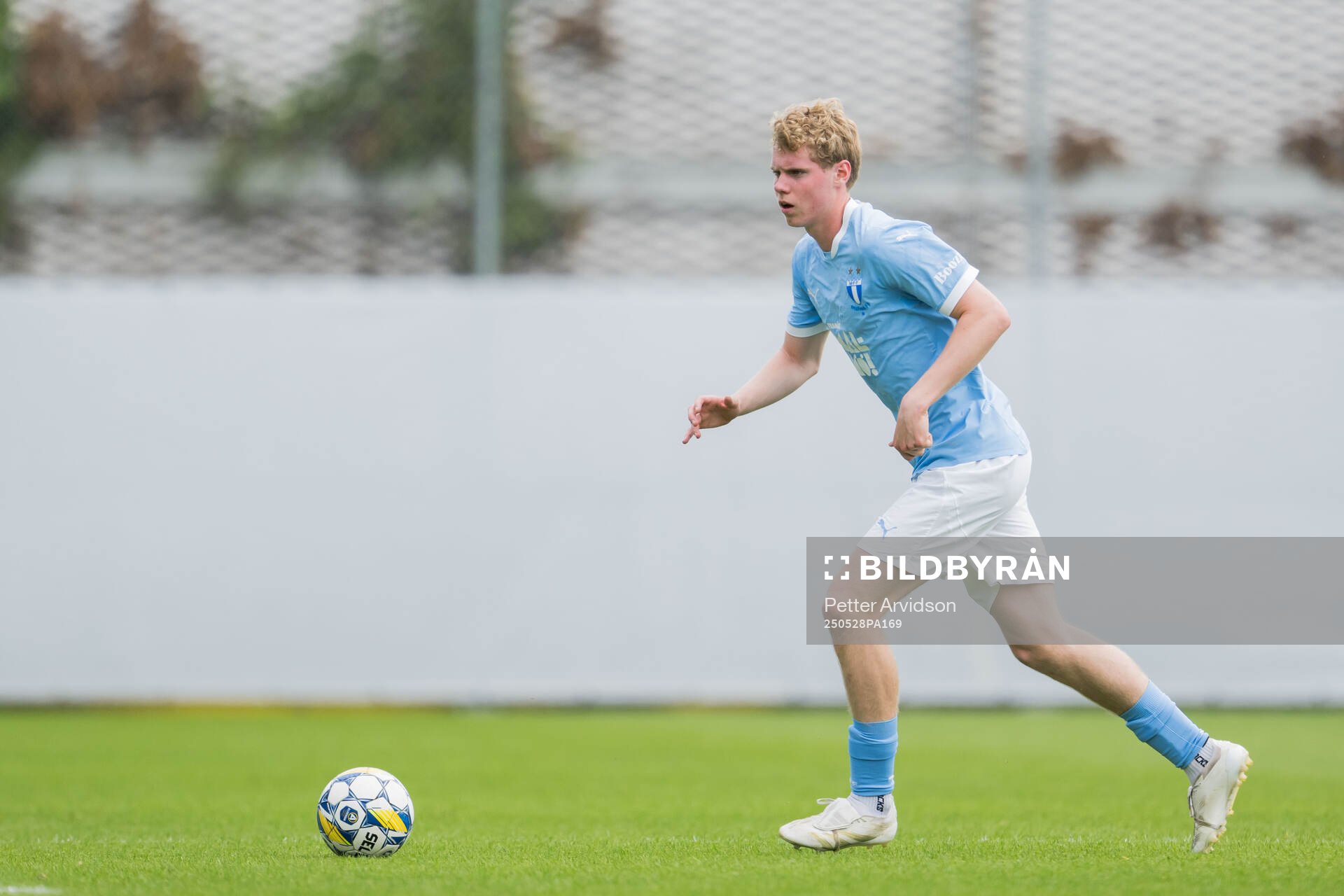 Malmö FFs Malte Frejd Pålsson under finalen i P19 Ligacupen mellan Malmö FF och Hammarby den 28 maj 2025 i Malmö. 