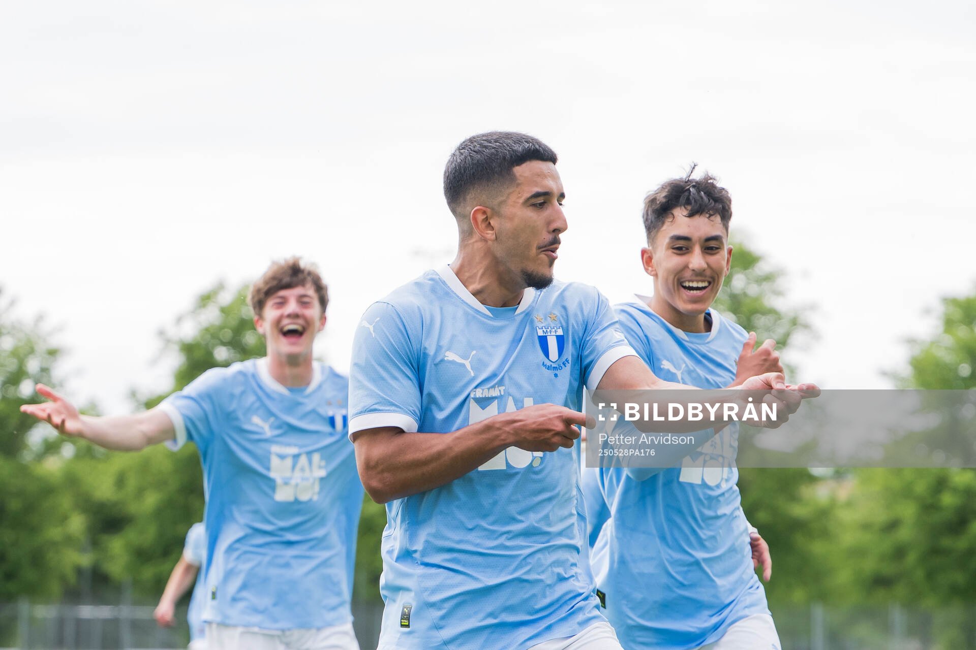 Malmö FFs Zakaria Loukili jublar efter 2-0 under finalen i P19 Ligacupen mellan Malmö FF och Hammarby den 28 maj 2025 i Malmö. 