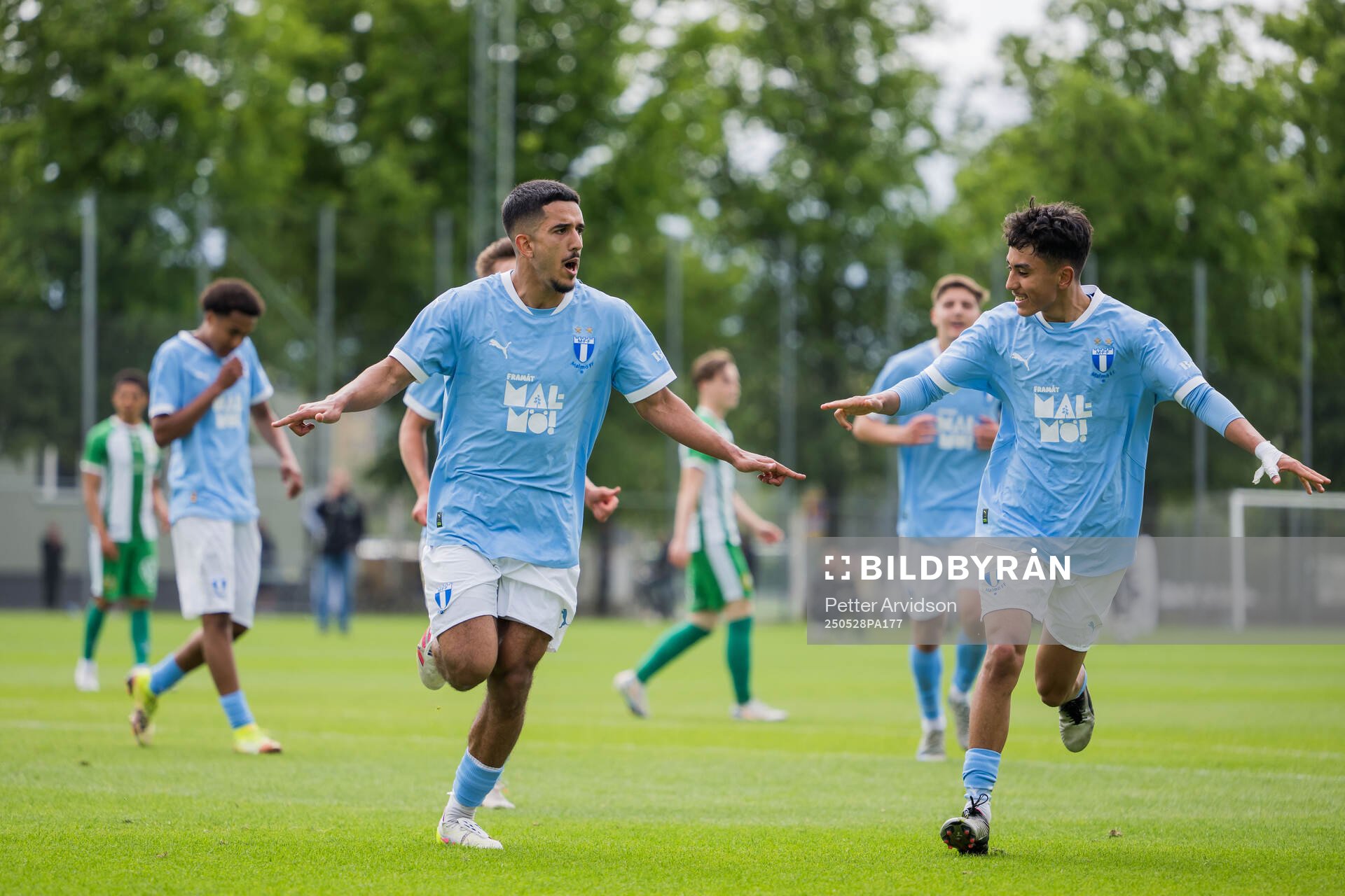 Malmö FFs Zakaria Loukili jublar efter 2-0 under finalen i P19 Ligacupen mellan Malmö FF och Hammarby den 28 maj 2025 i Malmö. 