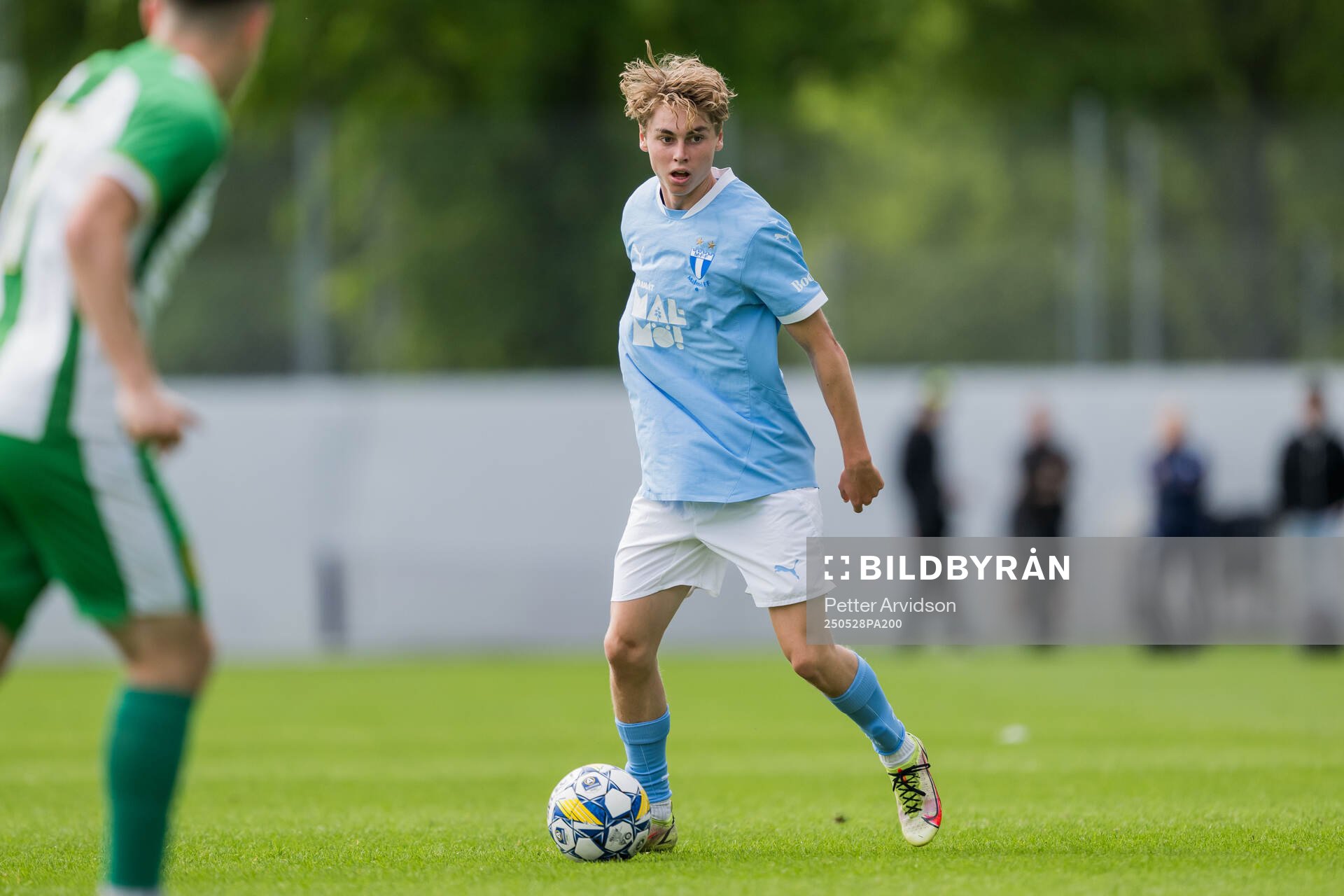Malmö FFs Oskar Kronvall under finalen i P19 Ligacupen mellan Malmö FF och Hammarby den 28 maj 2025 i Malmö. 