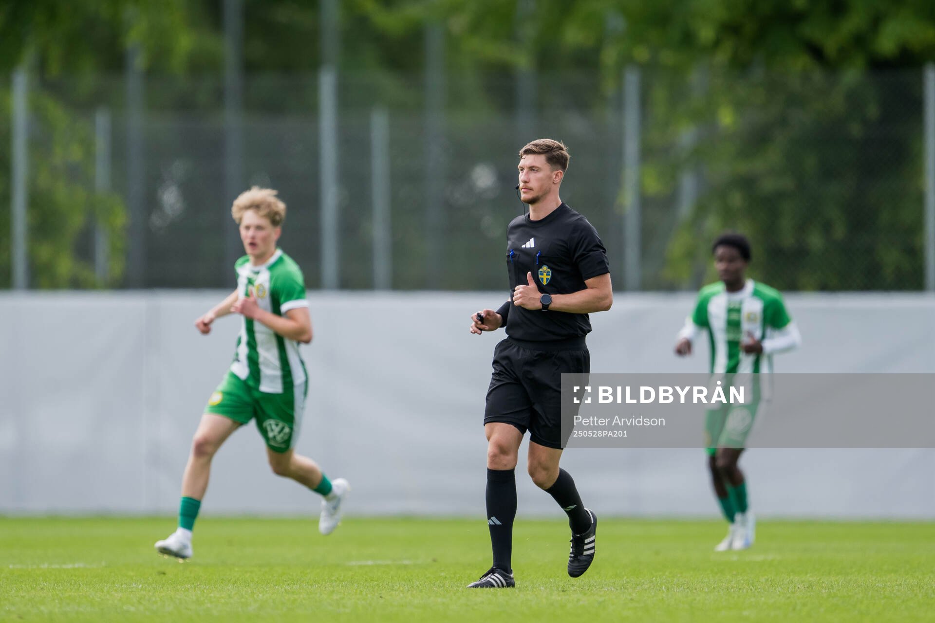 Domare Lucas Define Alm under finalen i P19 Ligacupen mellan Malmö FF och Hammarby den 28 maj 2025 i Malmö. 