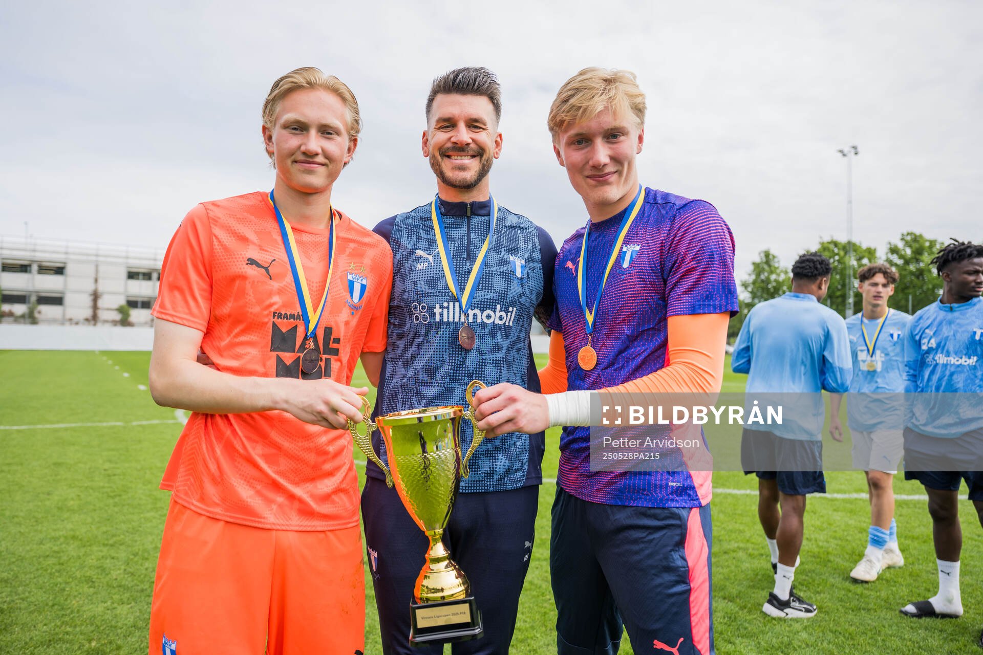 Malmö FFs målvakt Theodor Kvist och målvakt Wilhelm Malmgren jublar efter finalen i P19 Ligacupen mellan Malmö FF och Hammarby den 28 maj 2025 i Malmö.