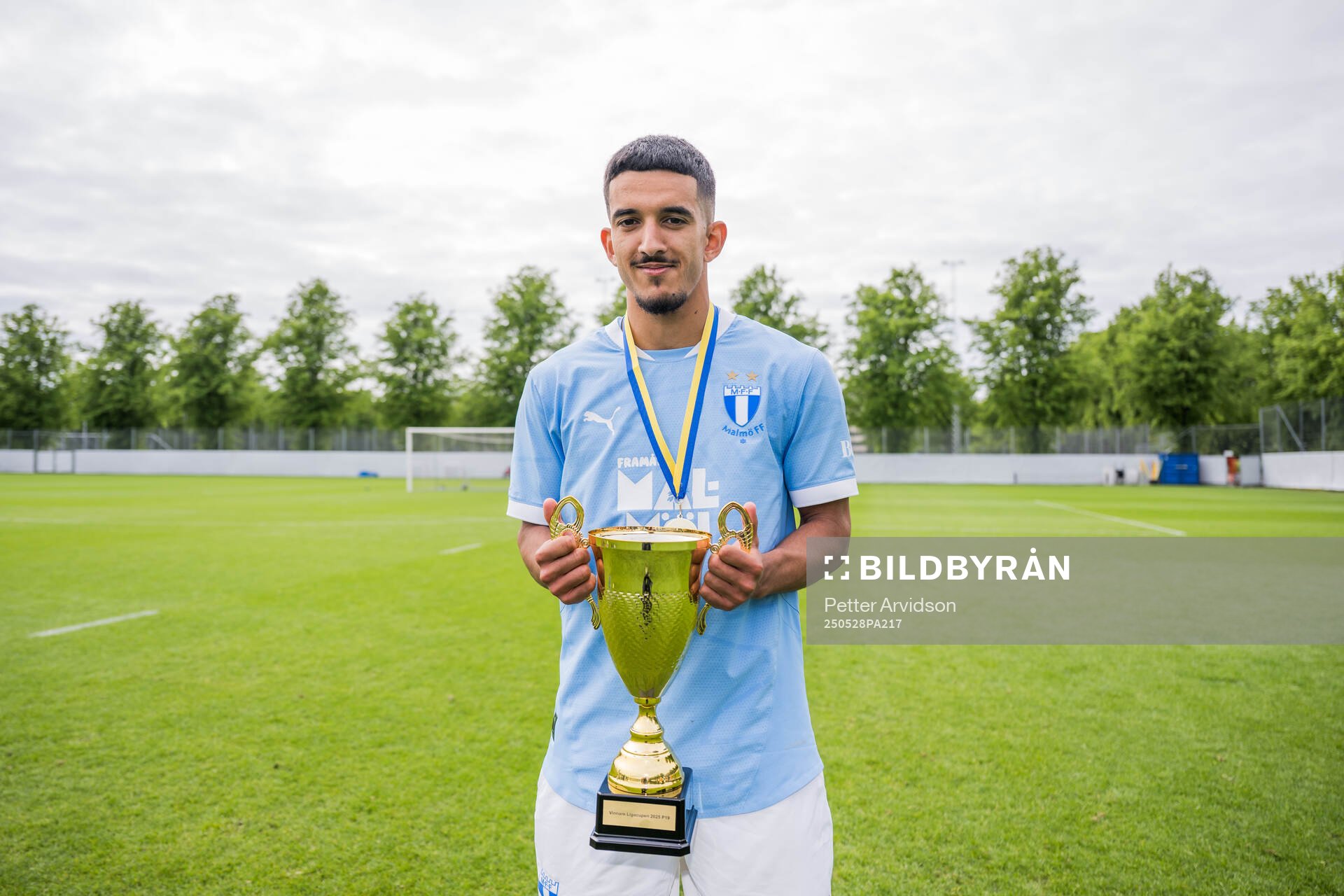 Malmö FFs Zakaria Loukili jublar efter finalen i P19 Ligacupen mellan Malmö FF och Hammarby den 28 maj 2025 i Malmö. 