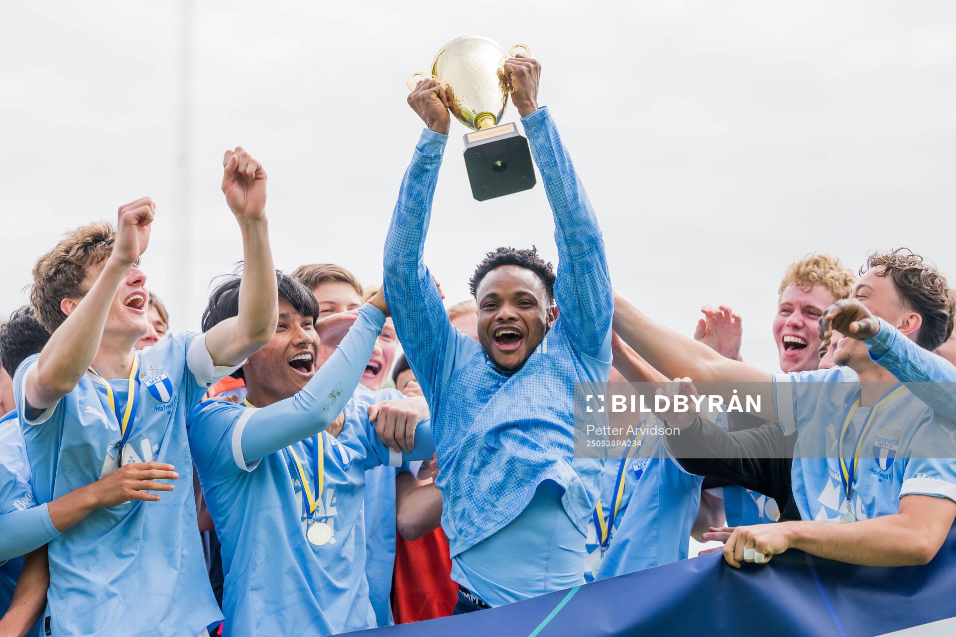 Malmö FFs Yassin Mohammed jublar efter finalen i P19 Ligacupen mellan Malmö FF och Hammarby den 28 maj 2025 i Malmö. 