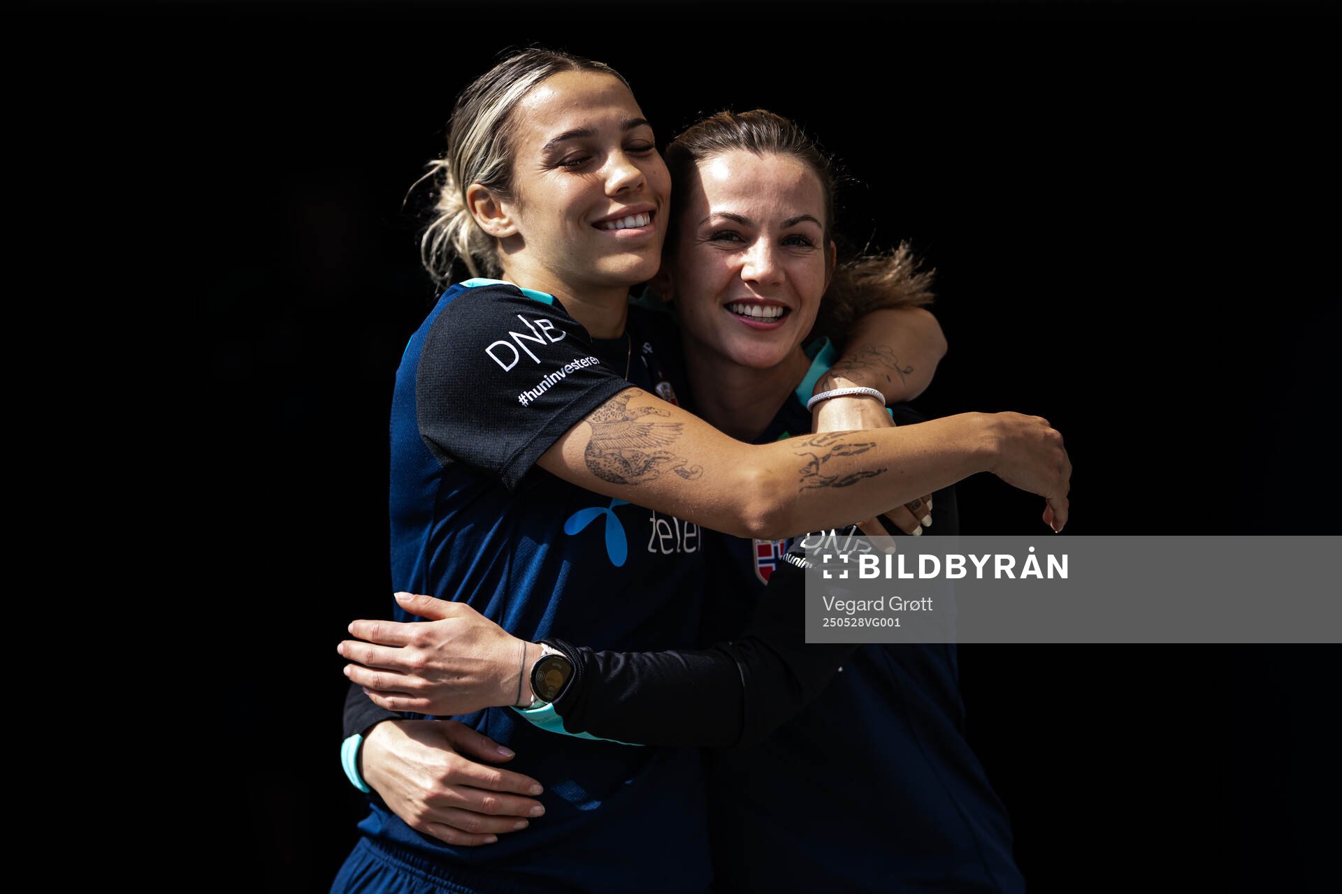 Celin Bizet Ildhusøy and Tuva Hansen of the Norwegian women's national football team during a training session on May 28, 2025 in Trondheim. 