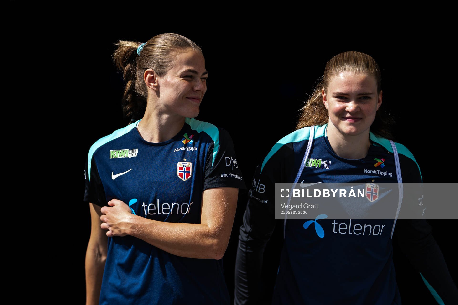 Marthine Østenstad and Signe Gaupset of the Norwegian women's national football team during a training session on May 28, 2025 in Trondheim.