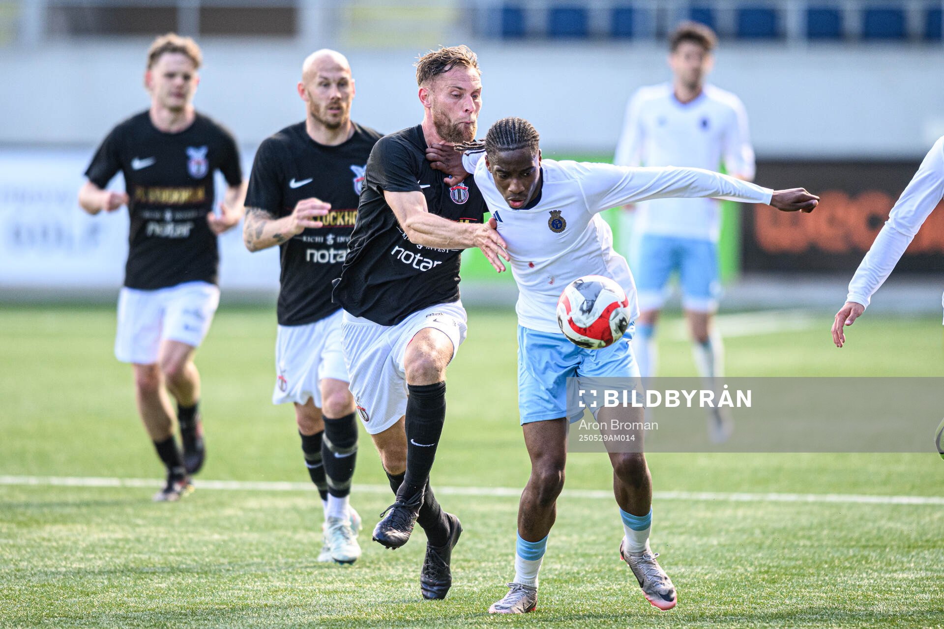 FC Stockholms David Fällman och Gefles Ahmed During under fotbollsmatchen i Ettan norra mellan Gefle och FC Stockholm den 29 maj 2025 i Gävle.