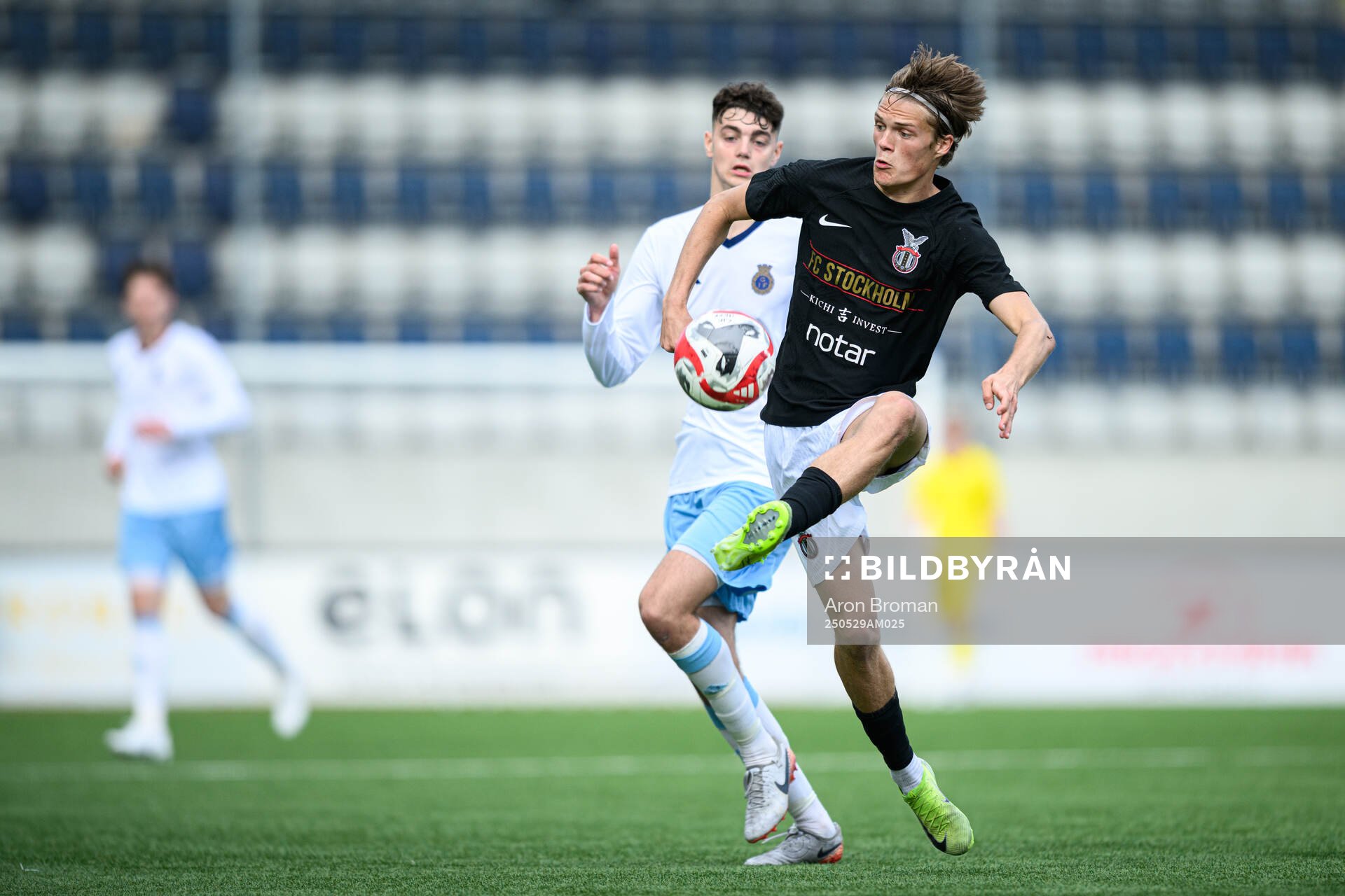 Gefles Philip Ekman och FC Stockholms Rasmus Allbäck