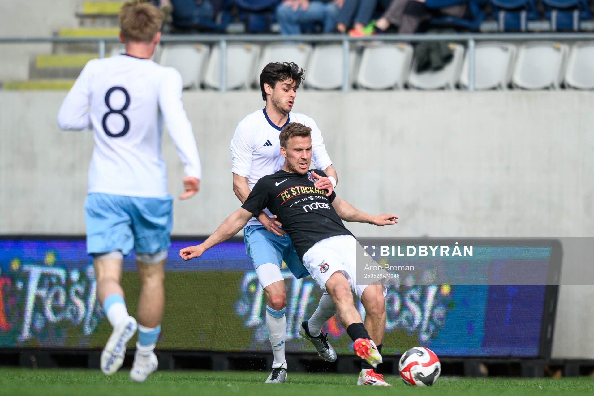 Gefles Kevin Persson och FC Stockholms Marcus Degerlund under fotbollsmatchen i Ettan norra mellan Gefle och FC Stockholm den 29 maj 2025 i Gävle.