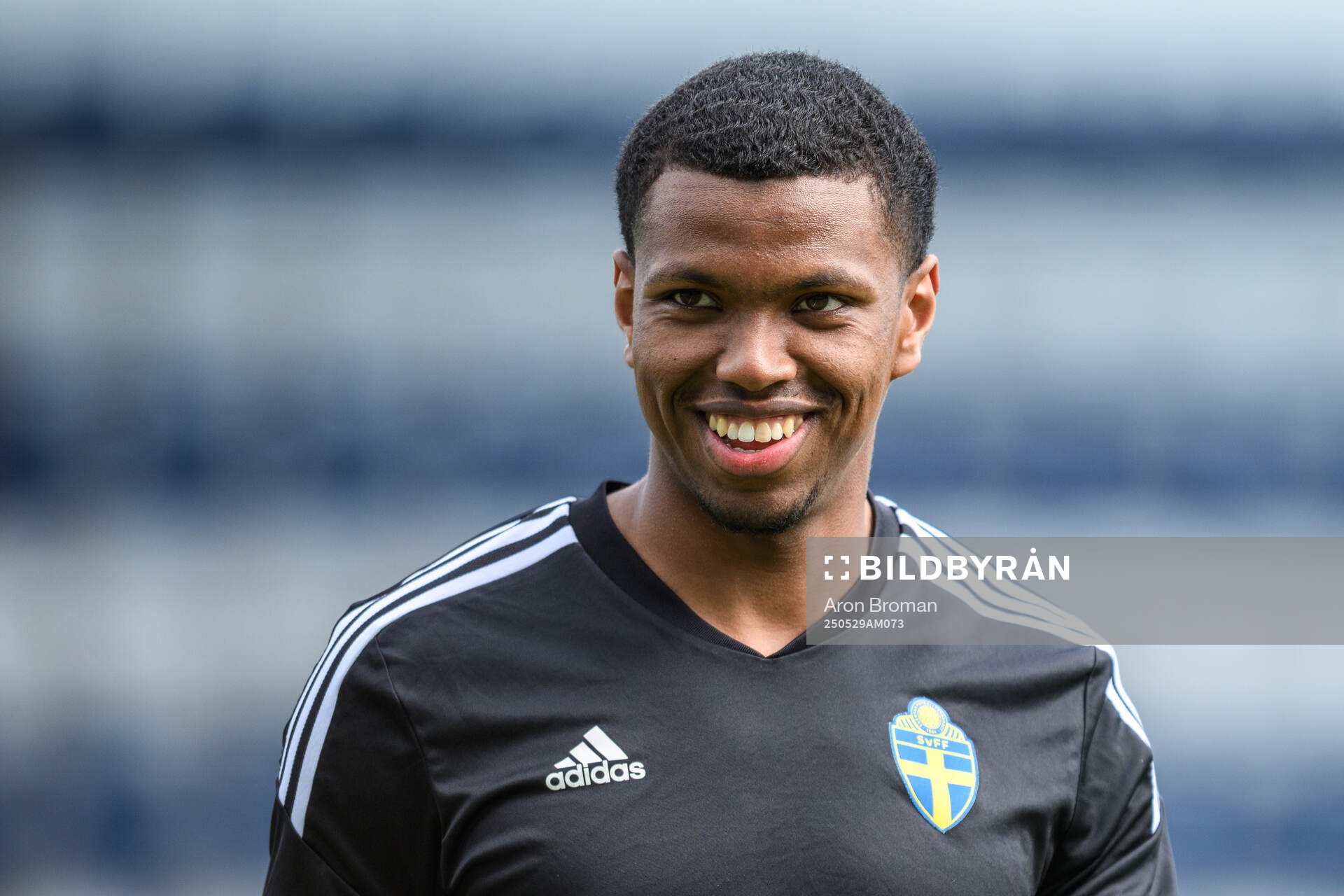 Domare Abdinaser Bashir inför fotbollsmatchen i Ettan norra mellan Gefle och FC Stockholm den 29 maj 2025 i Gävle. 