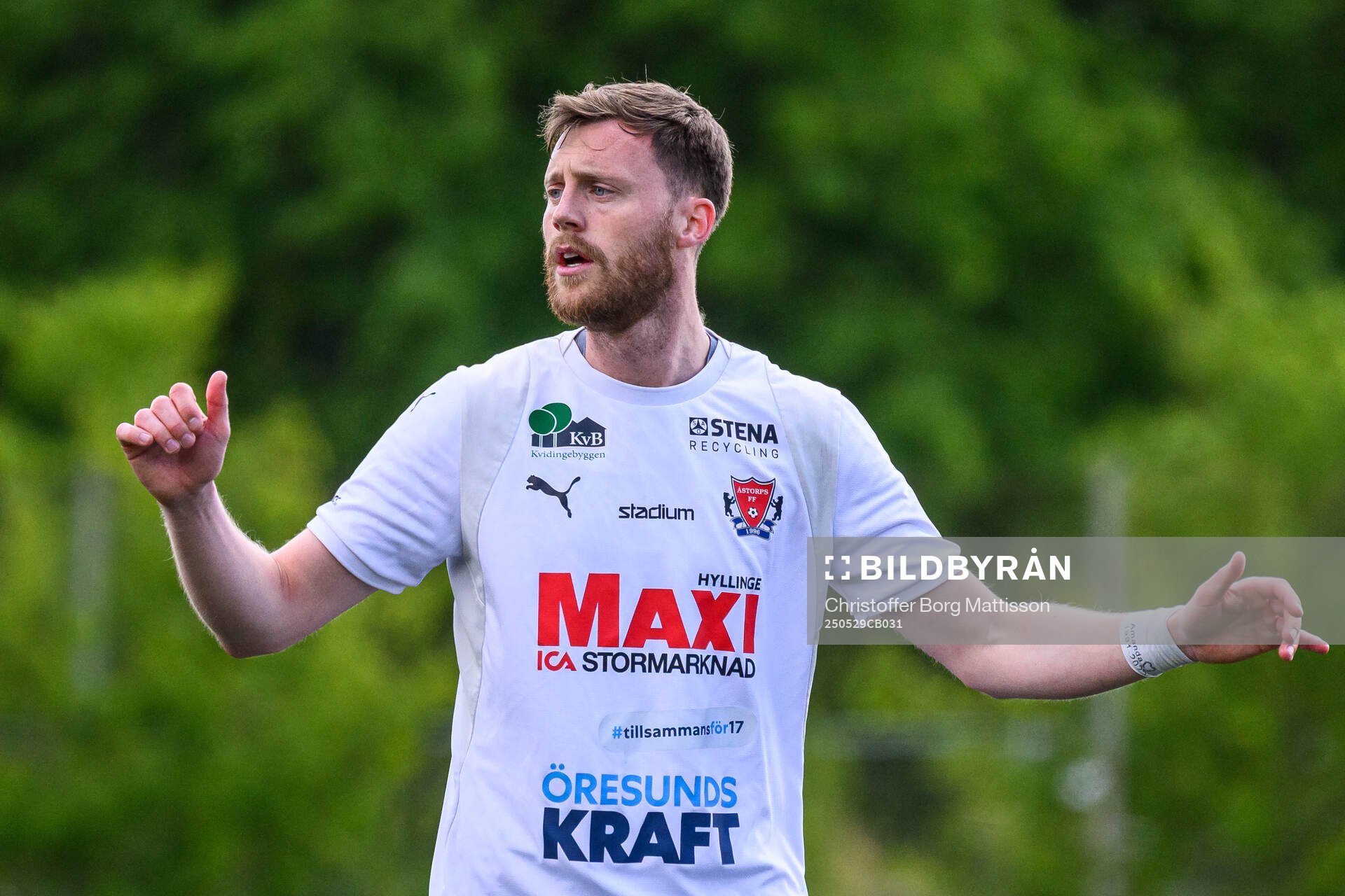 Åstorps Anton Kinnander under fotbollsmatchen i Division 2 Västra Götaland mellan Åstorps FF och Astrio BK den 29 maj 2025 i Åstorp.