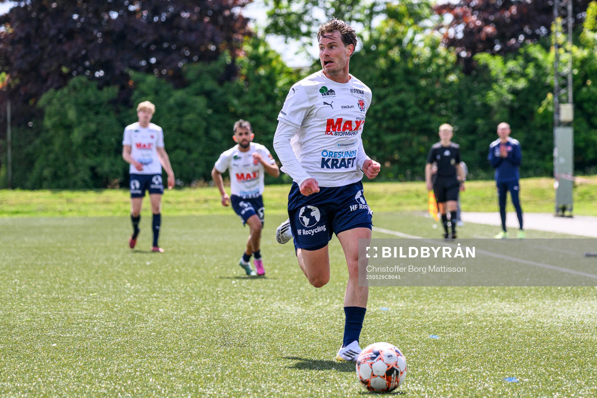 Åstorps Samuel Jonsson under fotbollsmatchen i Division 2 Västra Götaland mellan Åstorps FF och Astrio BK den 29 maj 2025 i Åstorp. 