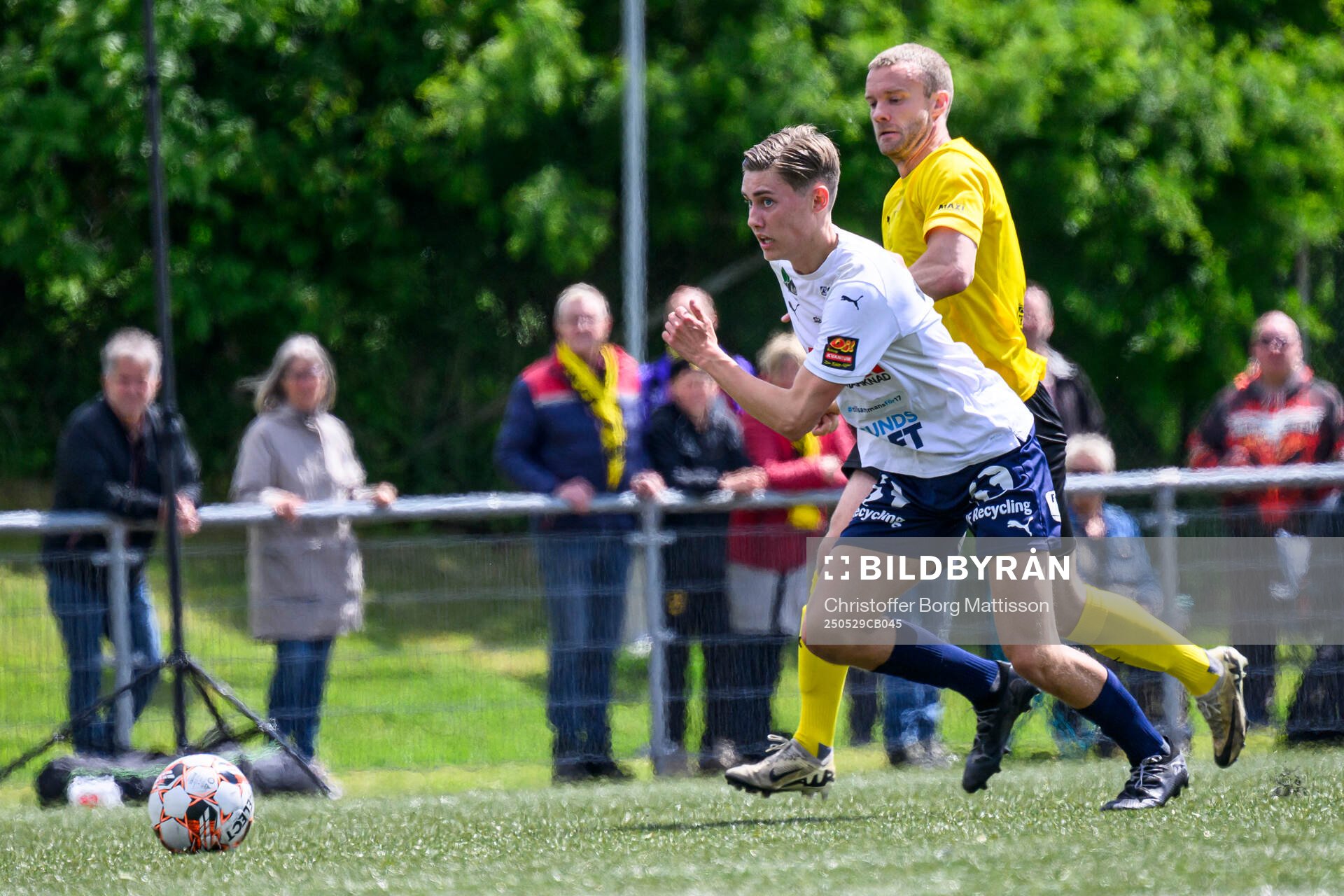 Åstorps Leon Johansson under fotbollsmatchen i Division 2 Västra Götaland mellan Åstorps FF och Astrio BK den 29 maj 2025 i Åstorp.