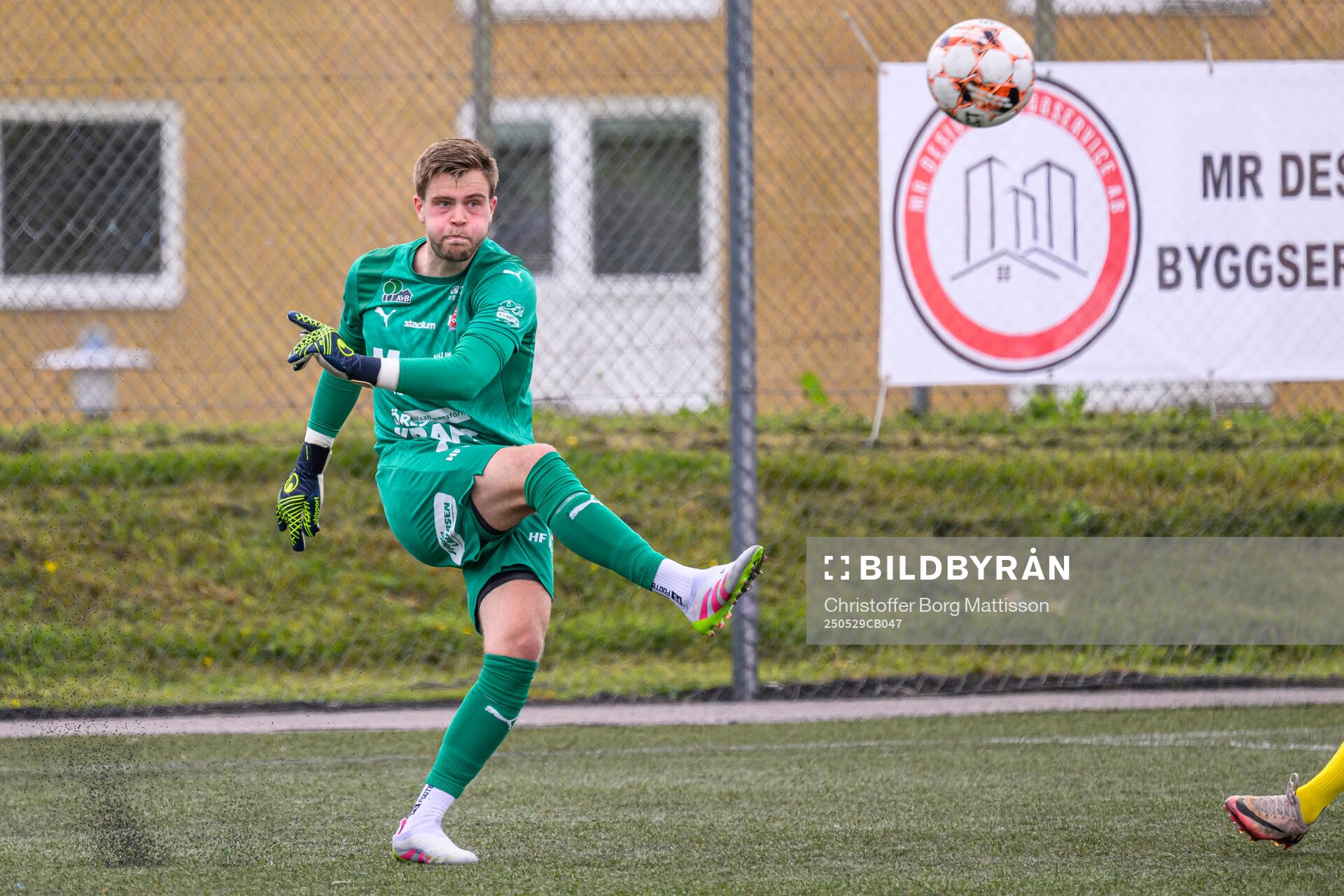 Åstorps målvakt Robin Streifert under fotbollsmatchen i Division 2 Västra Götaland mellan Åstorps FF och Astrio BK den 29 maj 2025 i Åstorp.