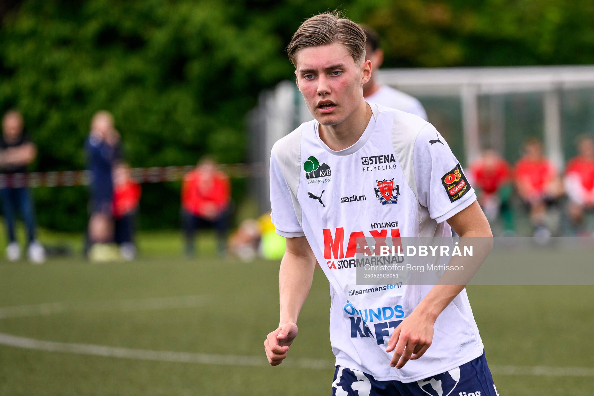 Åstorps Leon Johansson under fotbollsmatchen i Division 2 Västra Götaland mellan Åstorps FF och Astrio BK den 29 maj 2025 i Åstorp.