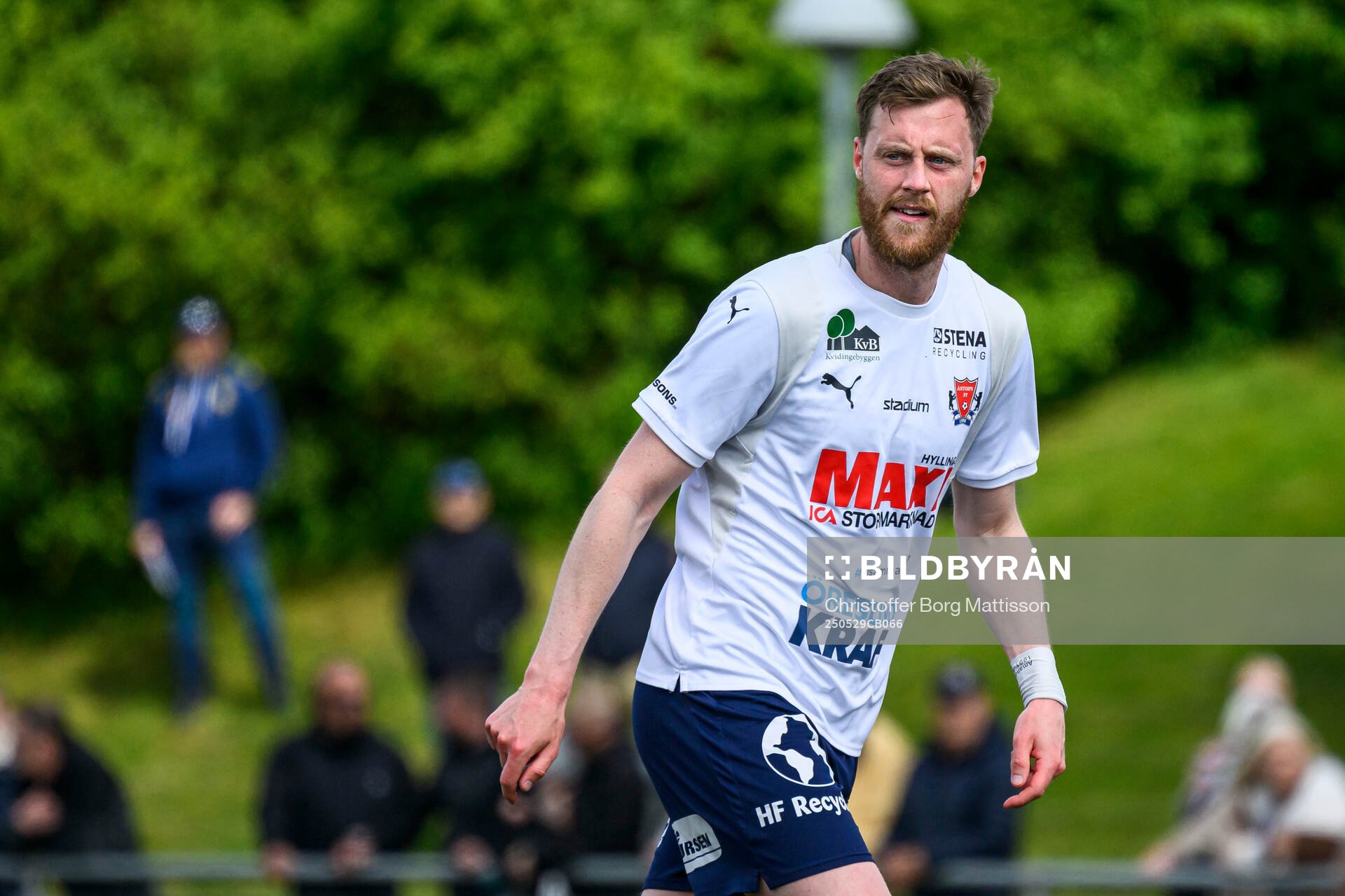 Åstorps Anton Kinnander under fotbollsmatchen i Division 2 Västra Götaland mellan Åstorps FF och Astrio BK den 29 maj 2025 i Åstorp.