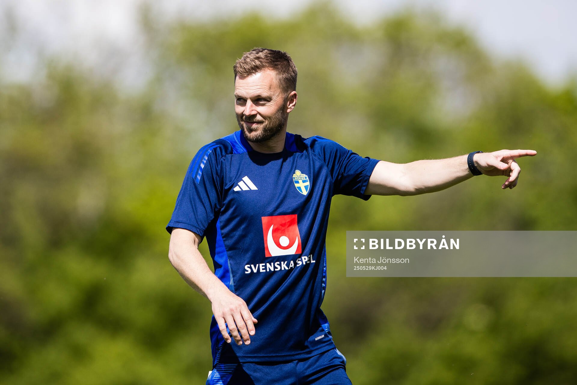 Assistant coach Sebastian Larsson  of the Swedish men's national football team during a training session on May 29, 2025 in Stockholm. 