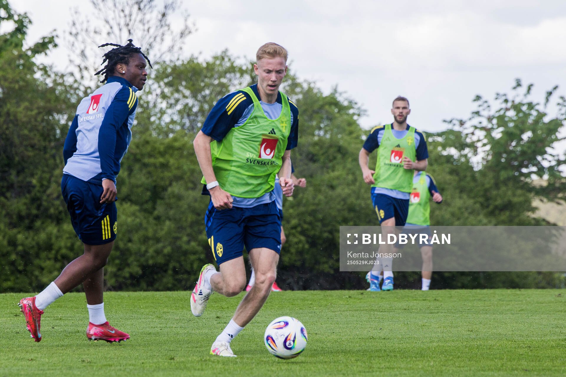 Jeremy Agbonifo and Hugo Larsson of the Swedish men's
