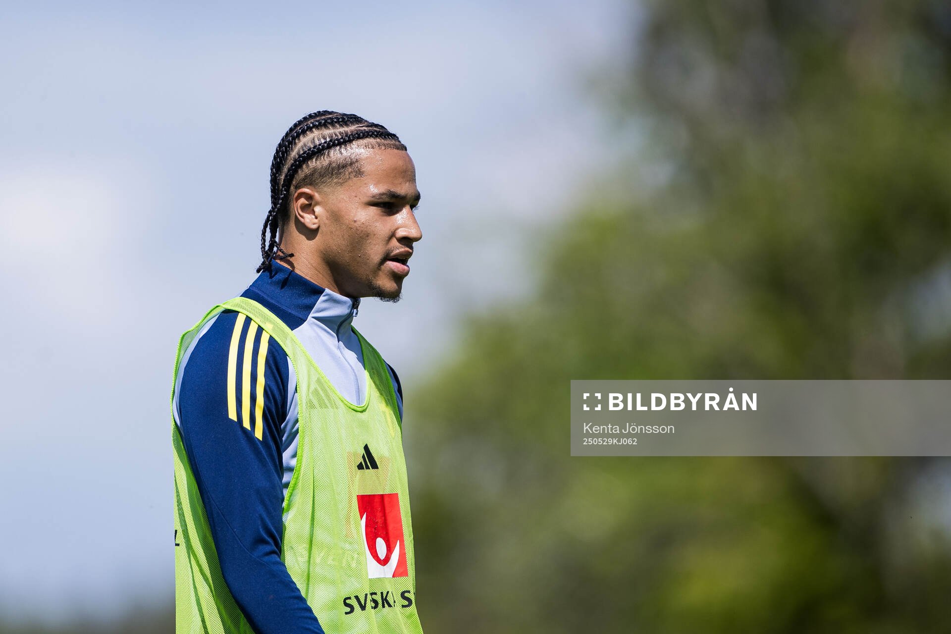 Momodou Sonko of the Swedish men's national football team during a training session on May 29, 2025 in Stockholm. 