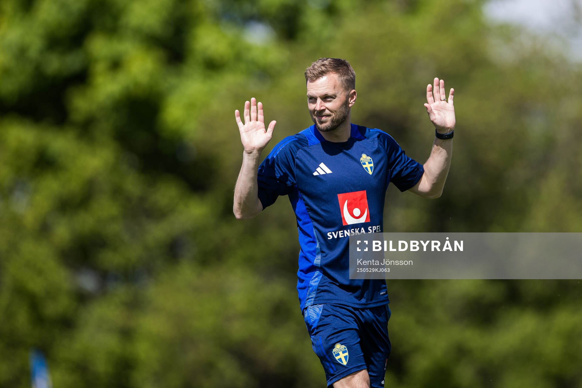 Assistant coach Sebastian Larsson of the Swedish men's national football team during a training session on May 29, 2025 in Stockholm. 