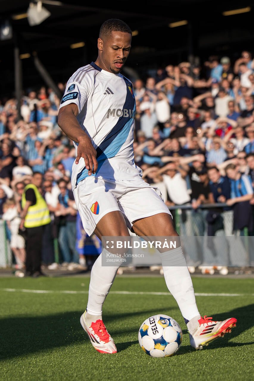Djurgårdens Zakaria Sawo under fotbollsmatchen i Allsvenskan mellan Brommapojkarna och Djurgården den 29 maj 2025 i Stockholm. 